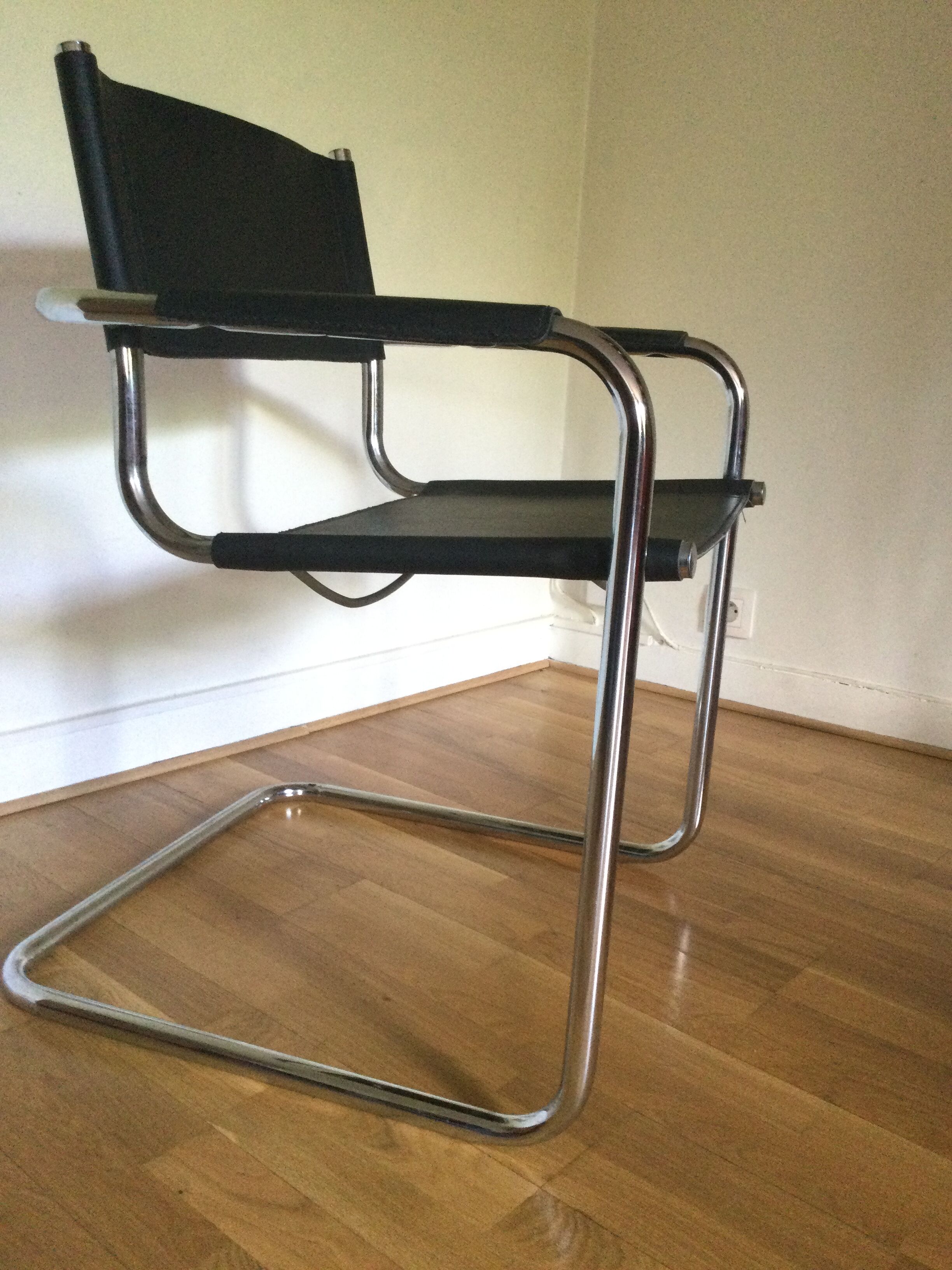 MG5 armchair by Matteo Grassi