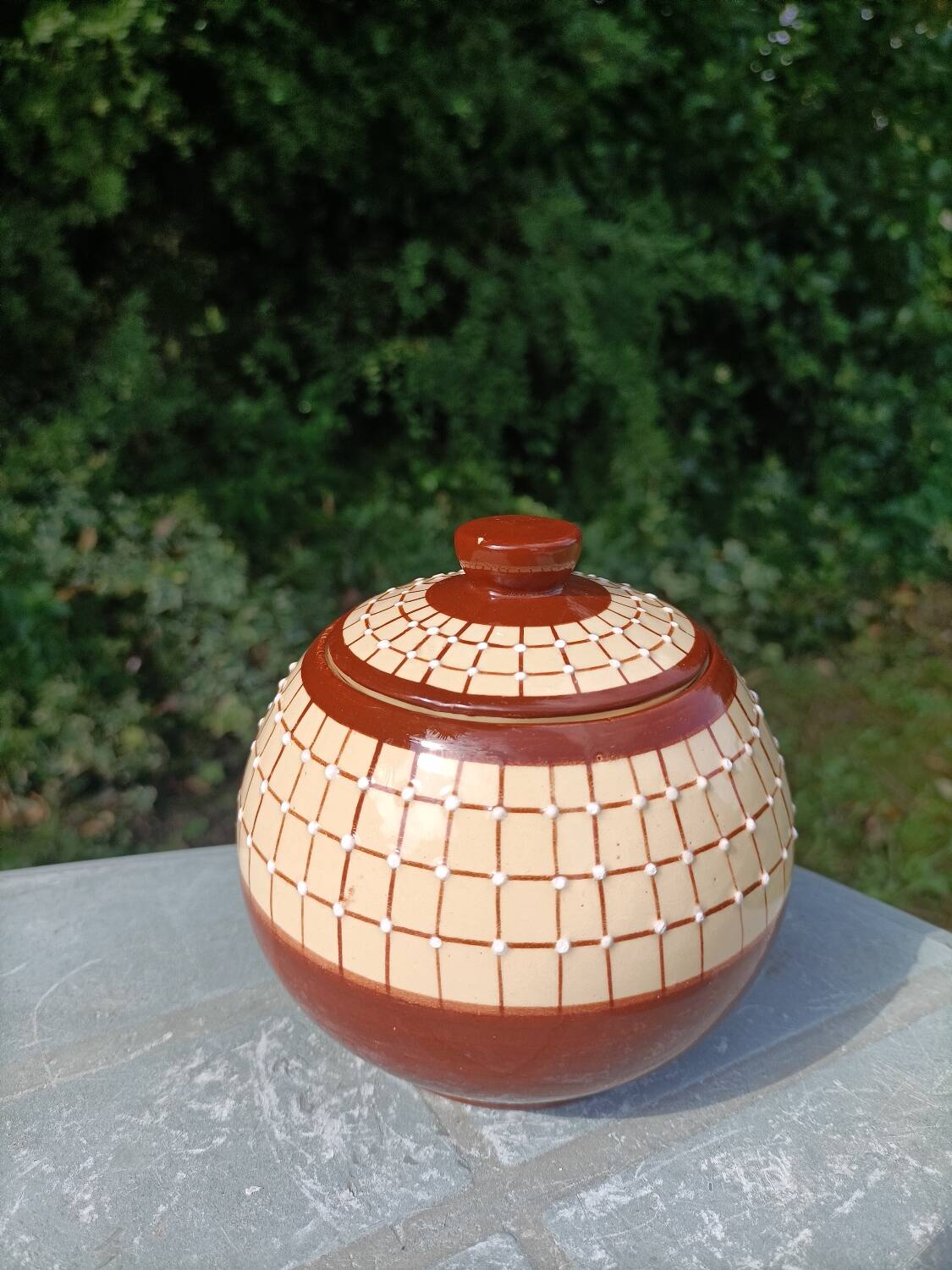 Small ceramic box/sugar bowl
