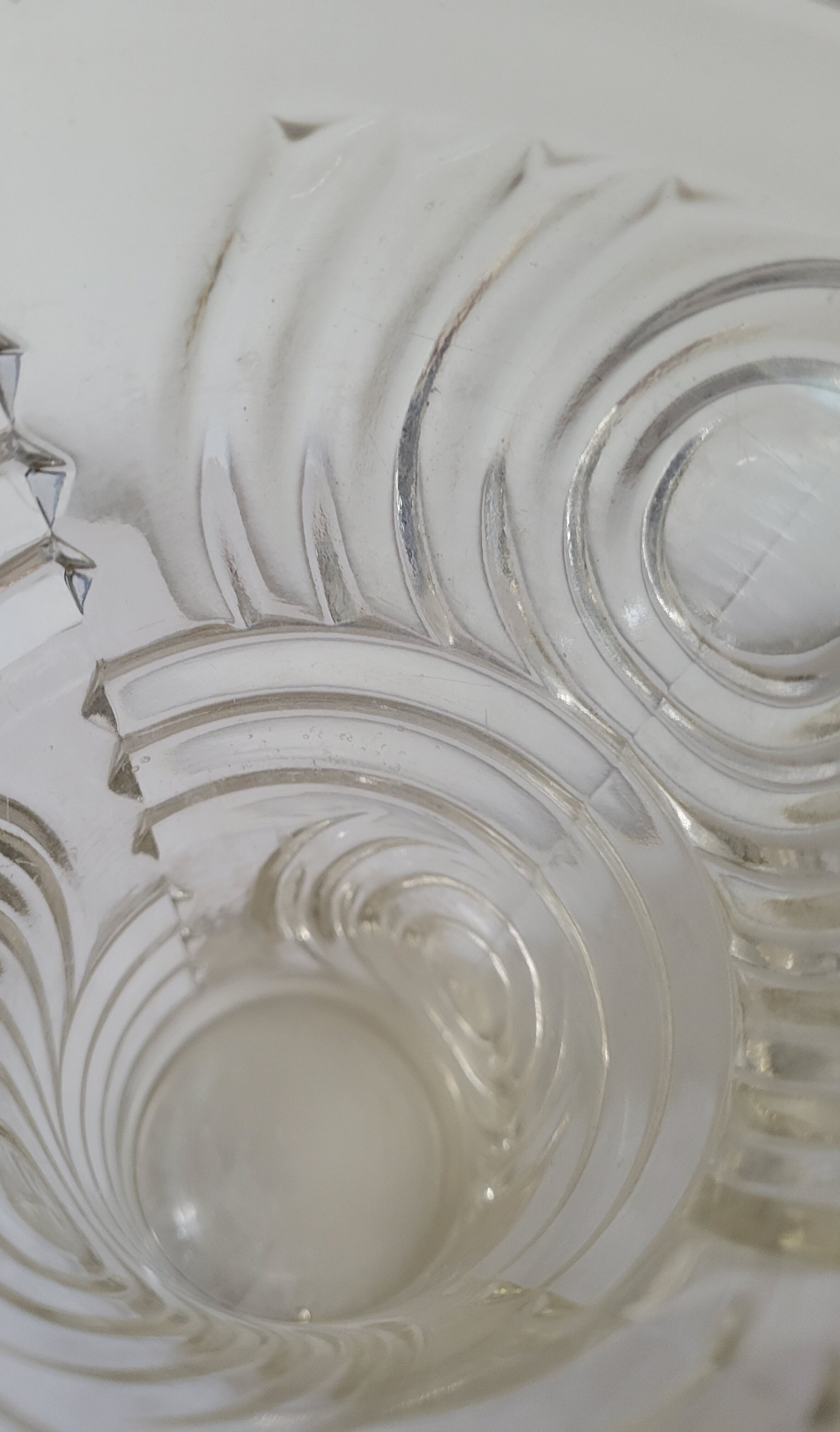 Vase Art deco molded glass