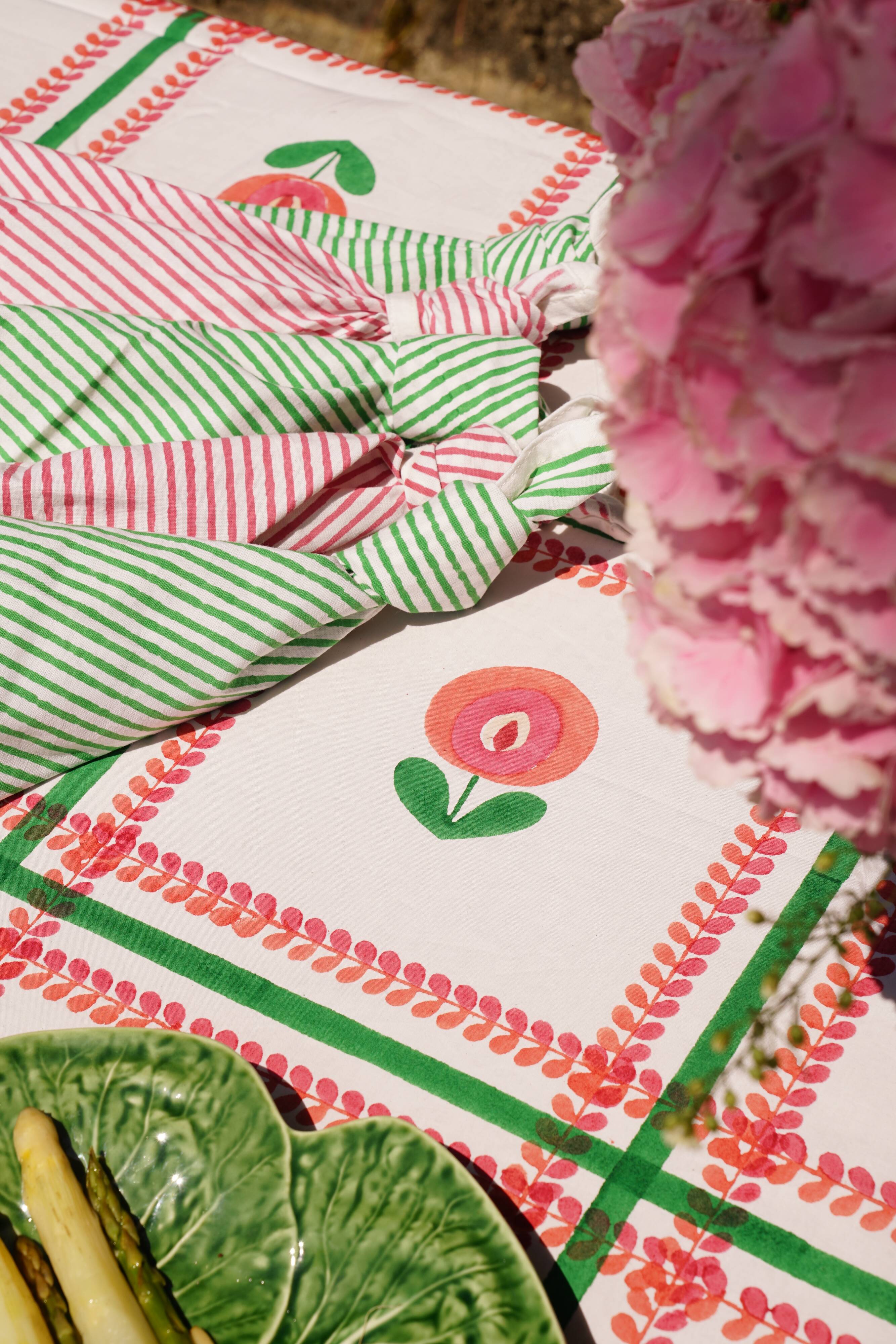 2 klimt napkins 1 pink