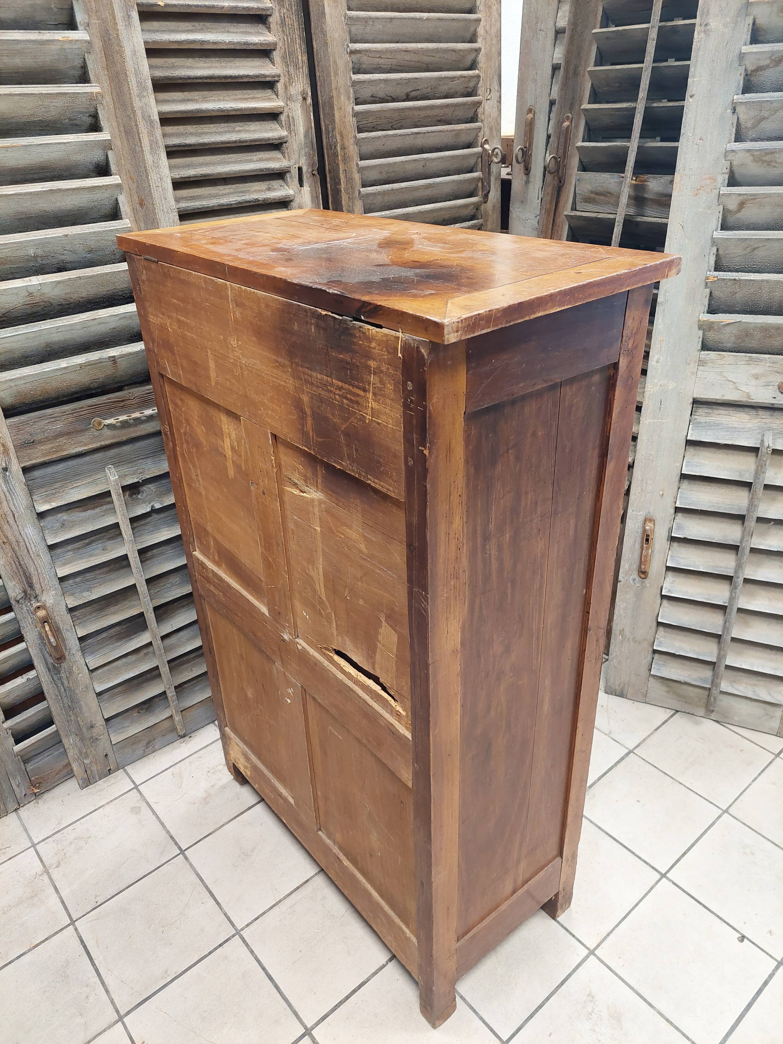 Secrétaire de couvent en noyer