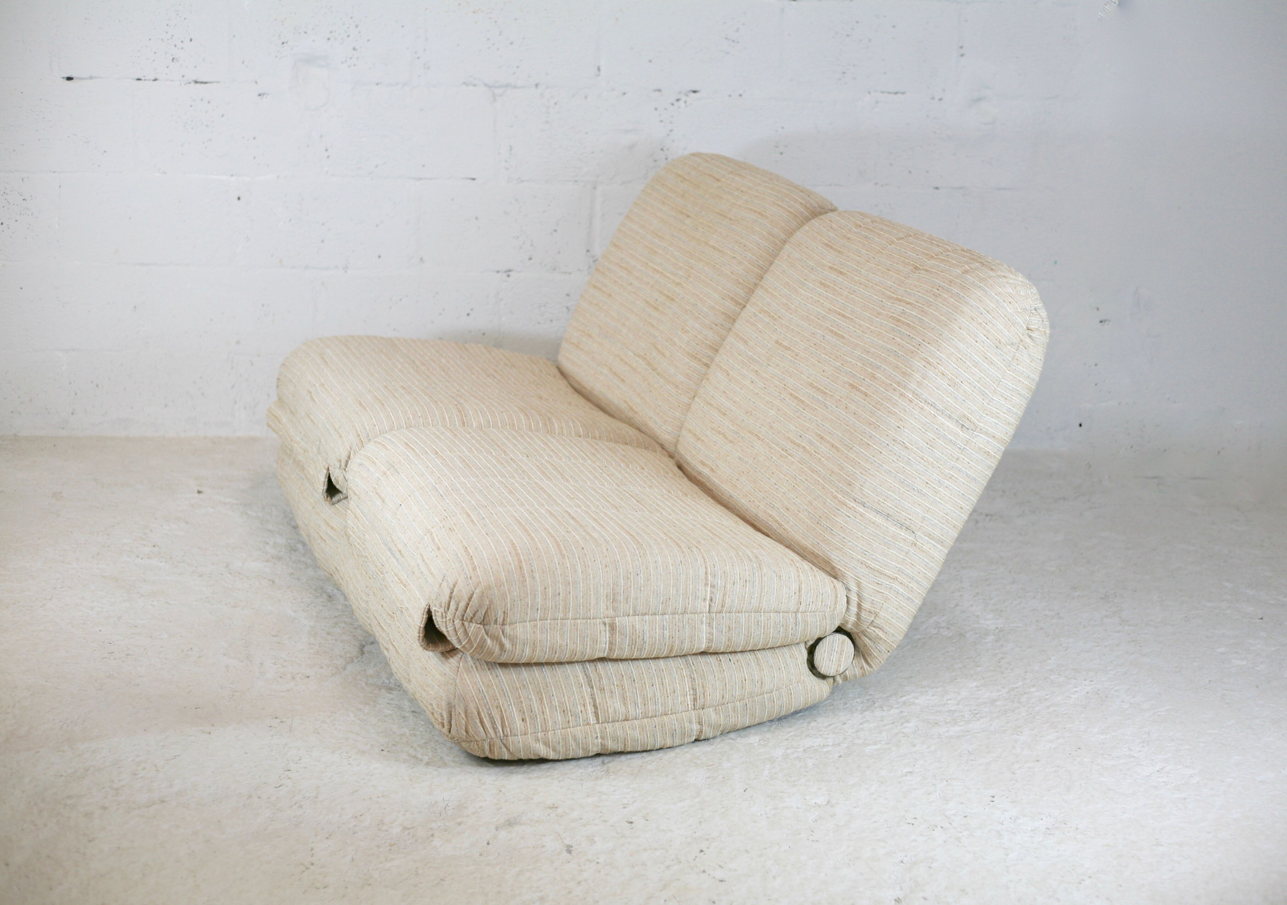 Reclining sofa color "crème chinée", France, circa 1970