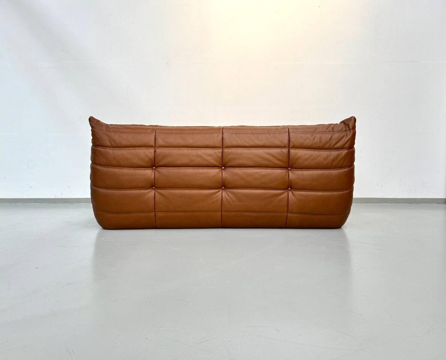 Canapé 3 places Togo en cuir cognac foncé par Michel Ducaroy pour Ligne Roset