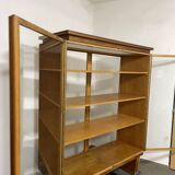 Armoire vintage avec portes vitrées