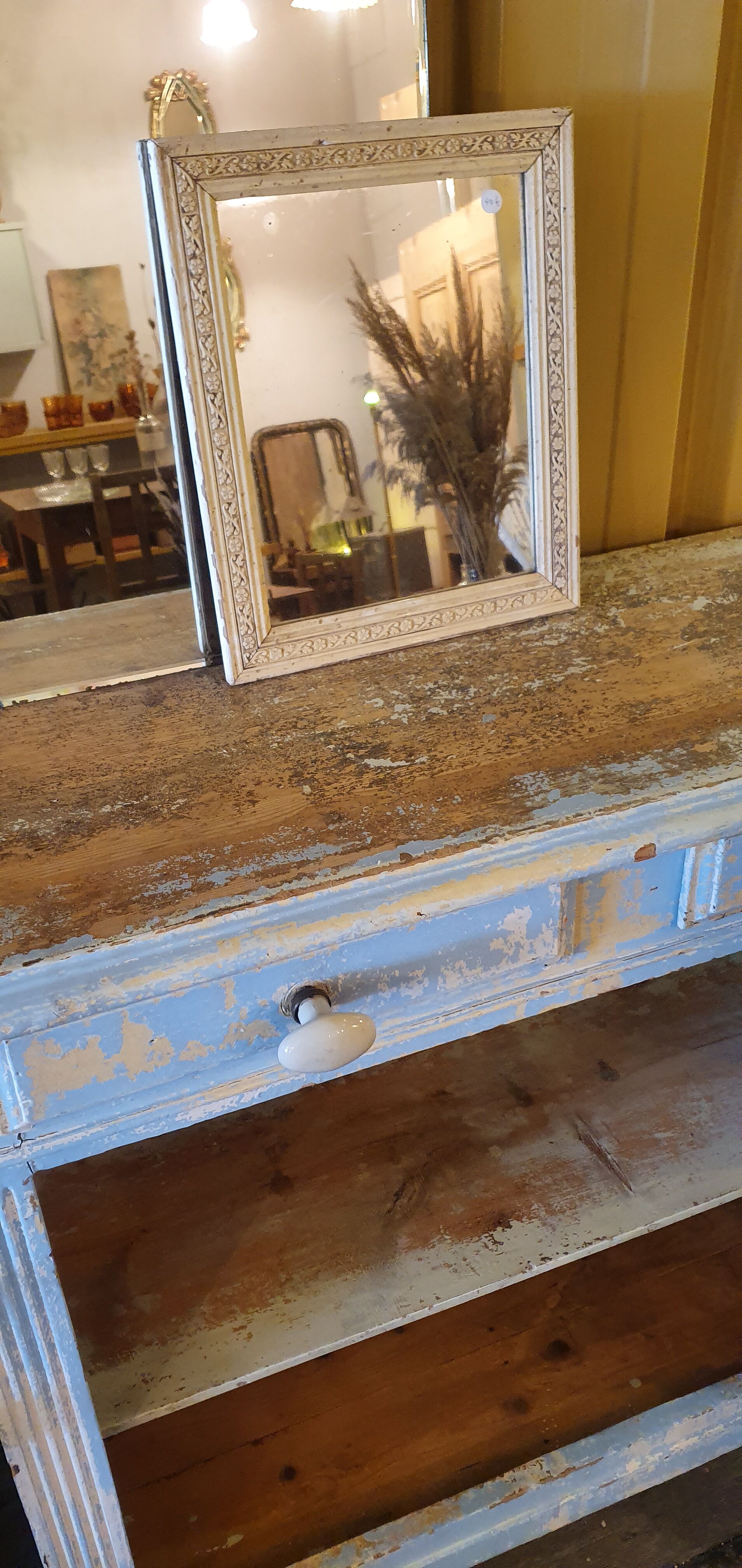 Buffet without pretty door patina