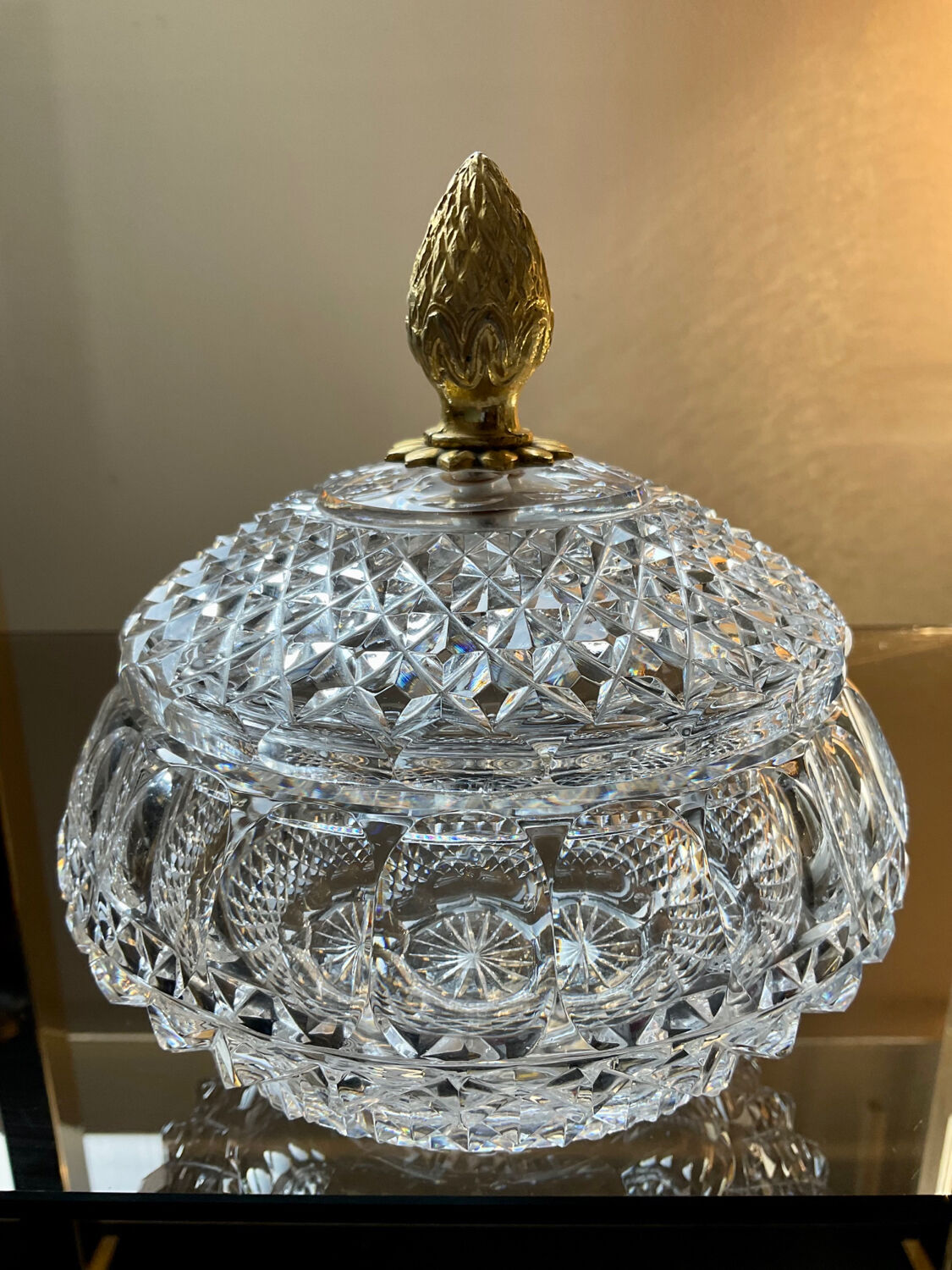 Bonbonnière vintage en cristal ciselé et bronze