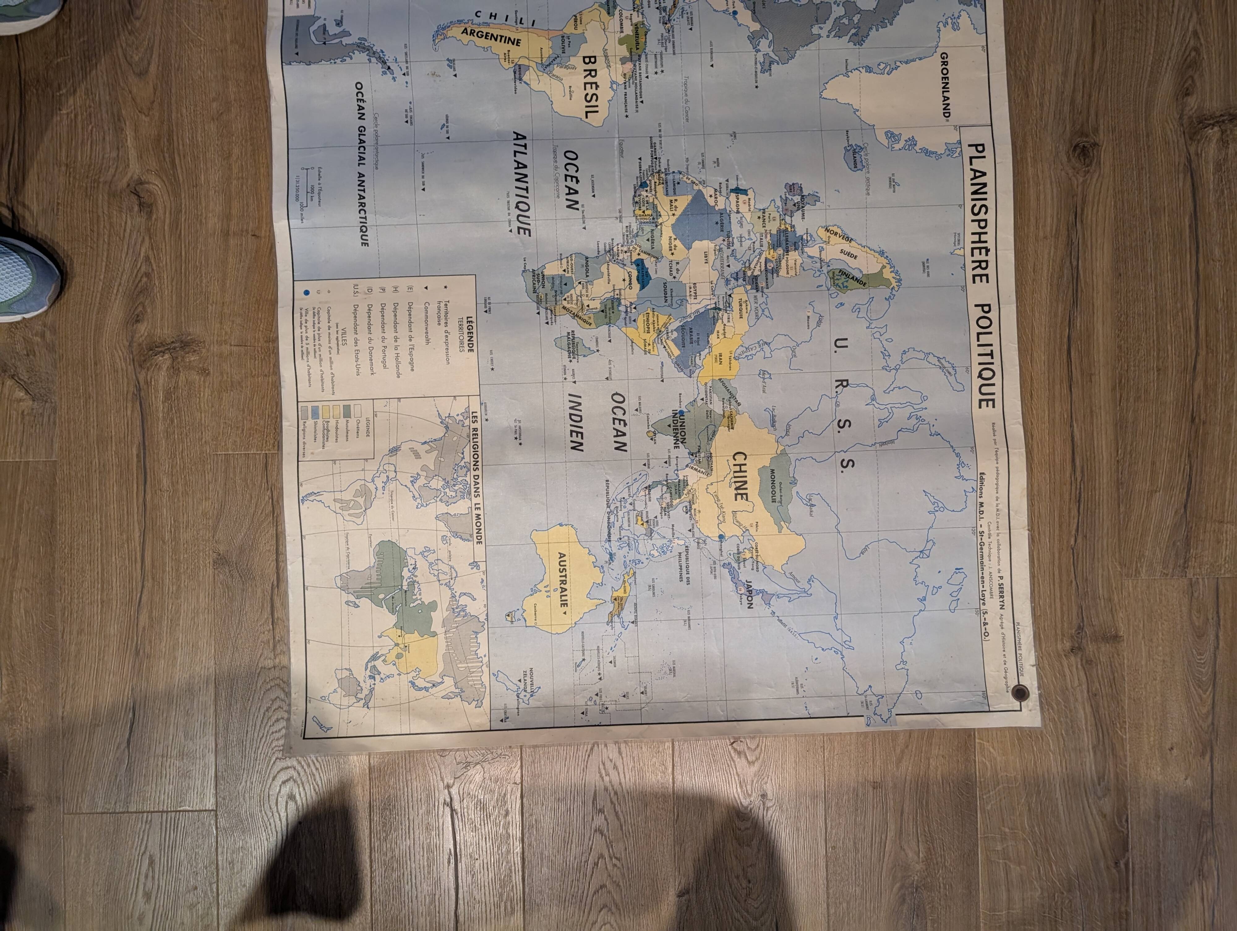 Carte scolaire - planisphère politique et planisphère économique
