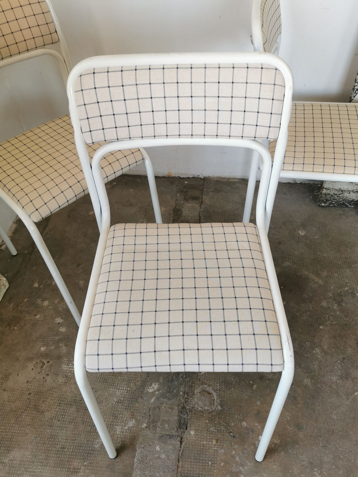 Set of 4 tubular metal chairs from the 90s
