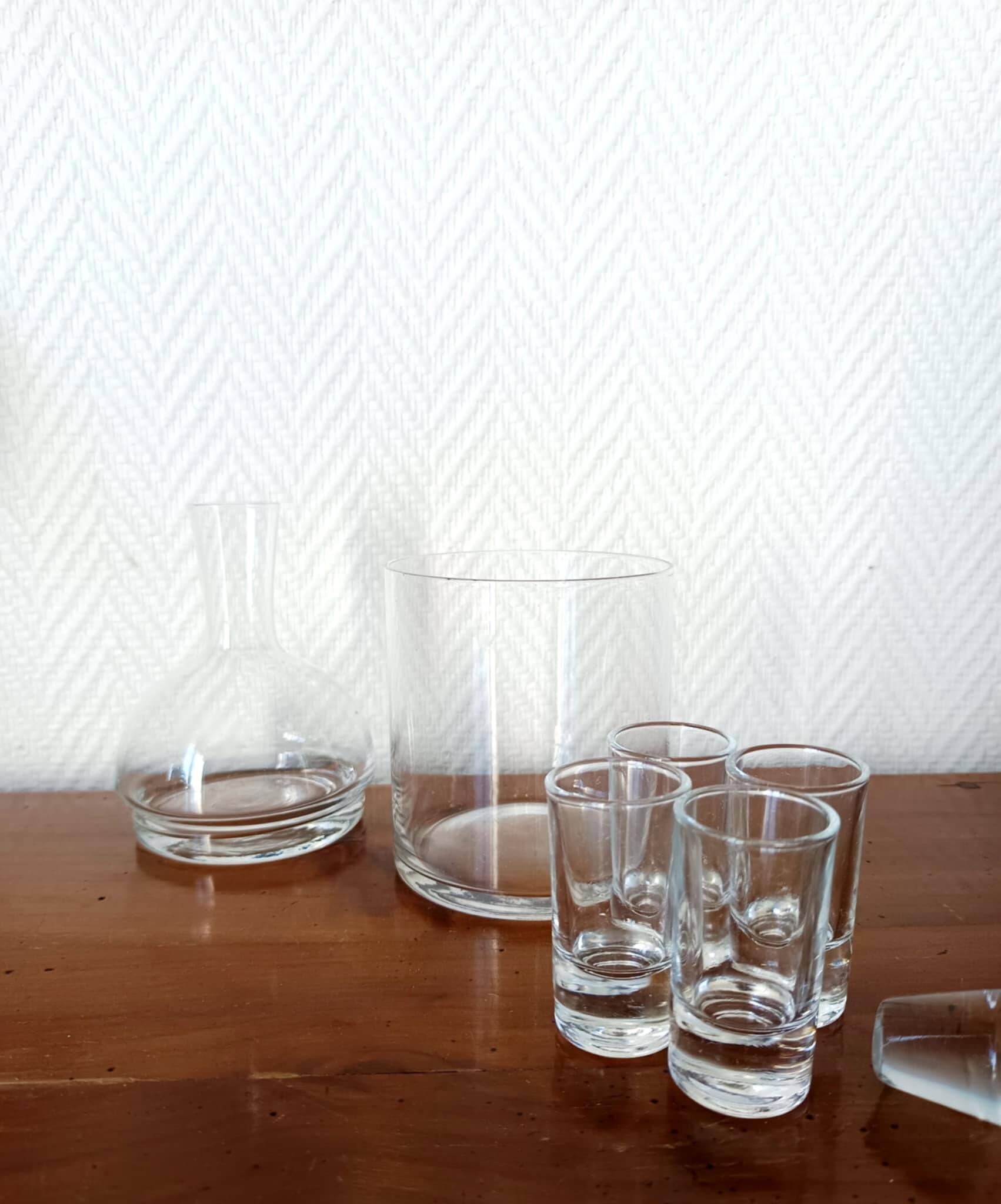 Vintage liqueur whisky service