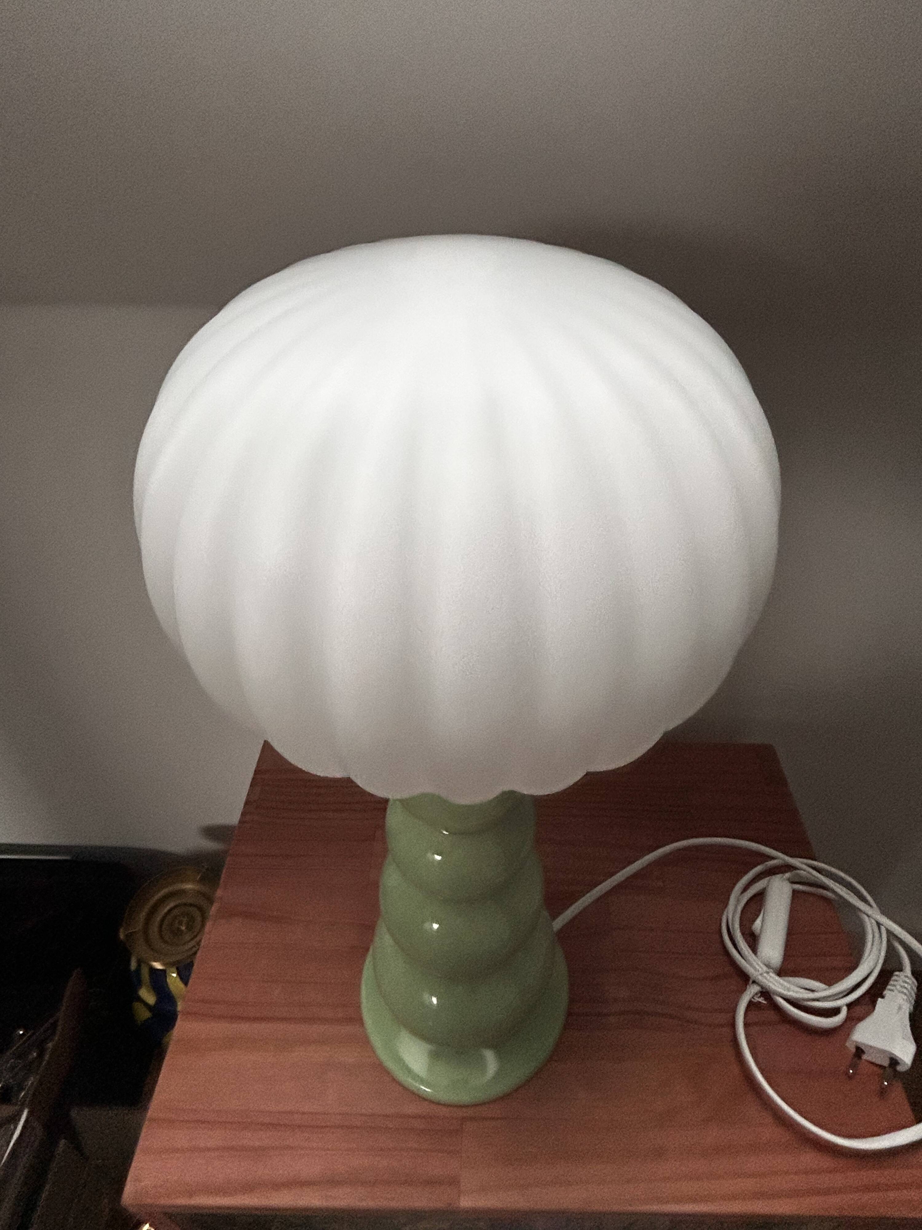 Lampe à poser vintage pastel globe plissé