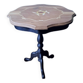 Marquetry pedestal table