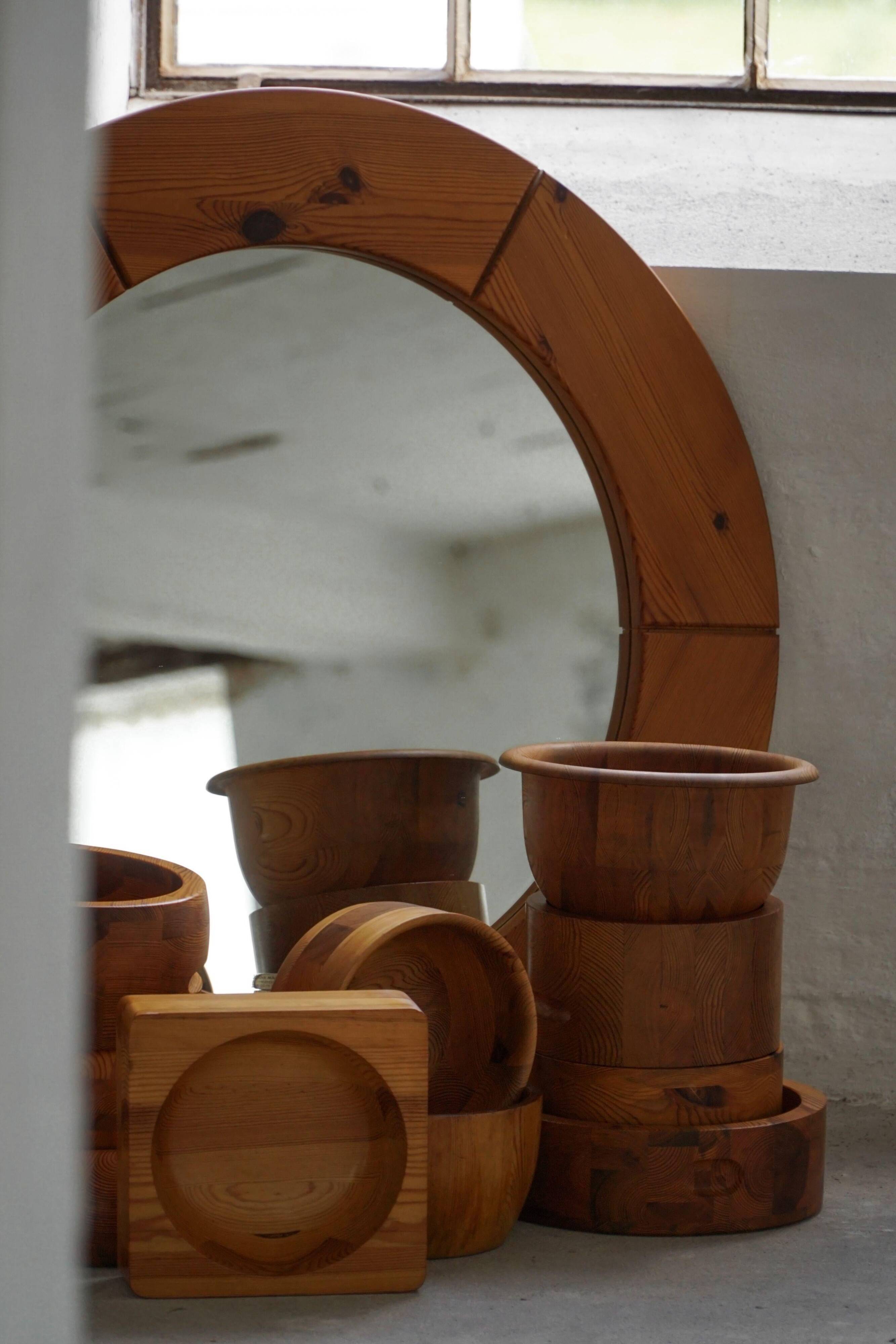 Set of 10 Scandinavian bowls in Swedish pine from the mid-century, made by Holmbergs & Varnamo, 1970s.