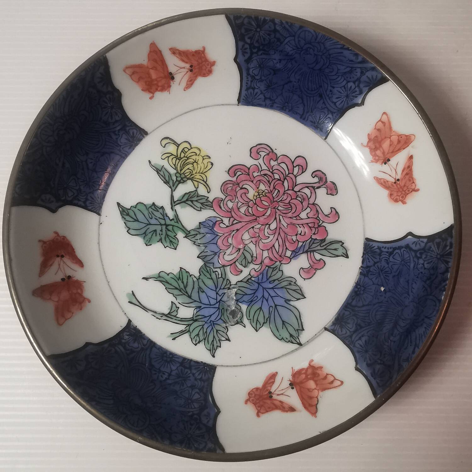 Three decorative plates in Chinese porcelain and brass from the 1960s. signed