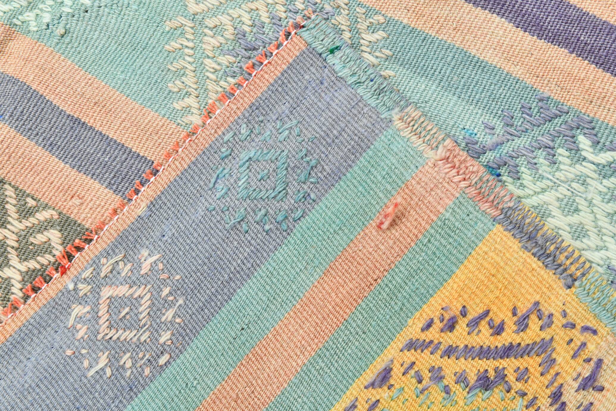 Tapis Kilim Anatolien 5x9 ft – Rayures Pastel en Vert Menthe, 163x268Cm