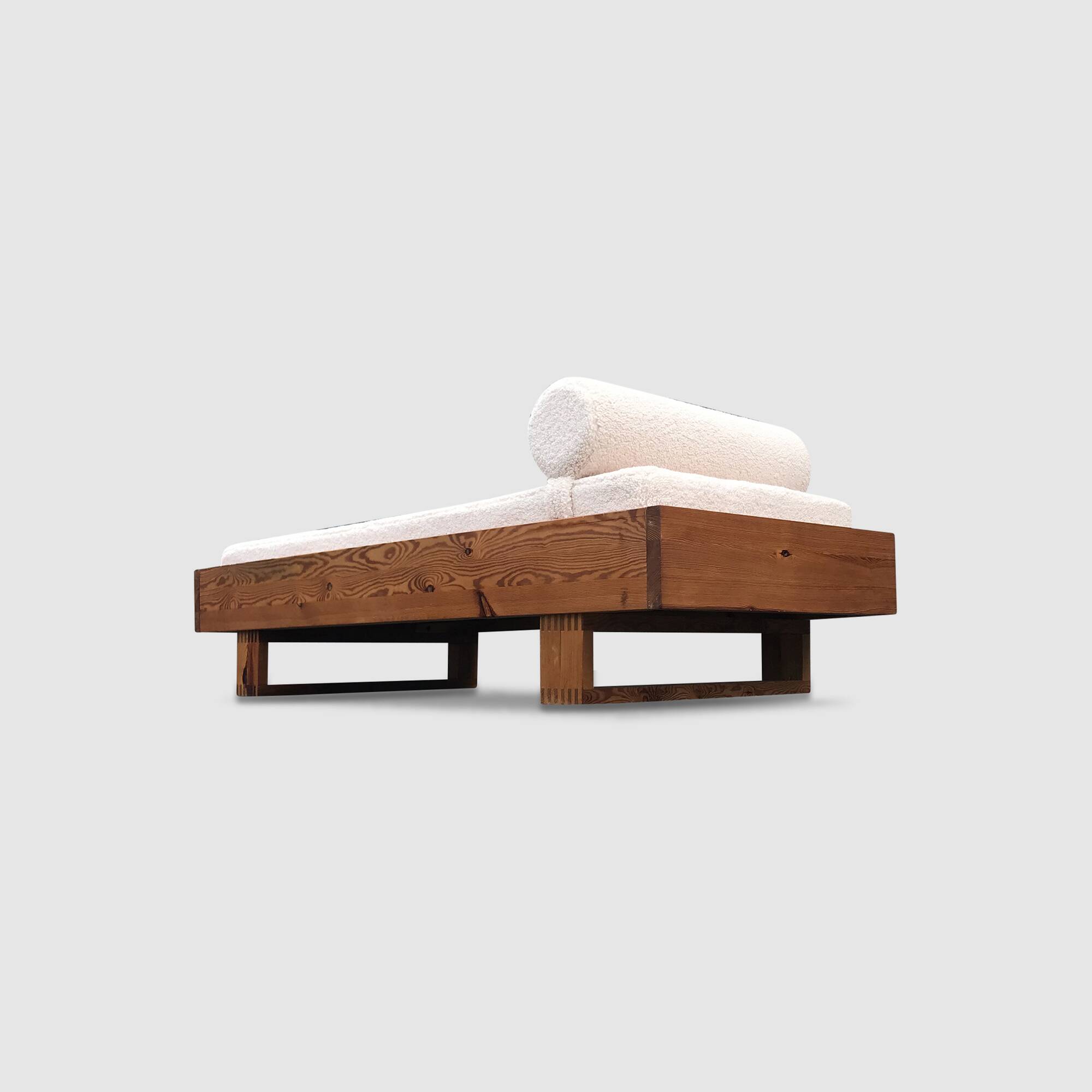 Lit de repos moderniste en pin et tissu bouclette par Ate van Apeldoorn pour Houtwerk Hattem