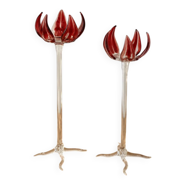 Paire de bougeoirs fleurs en verre rouge et transparent – 24 et 22 cm