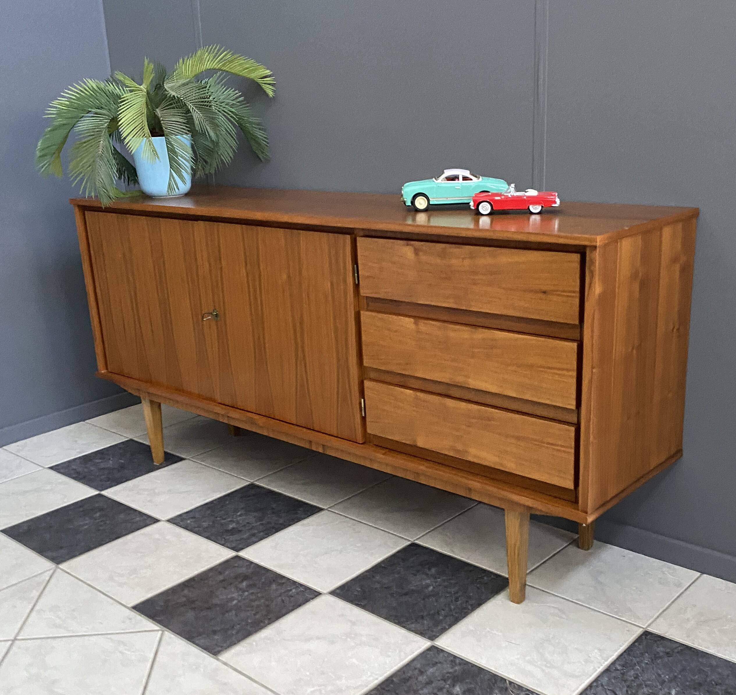 Buffet en bois des années 1960