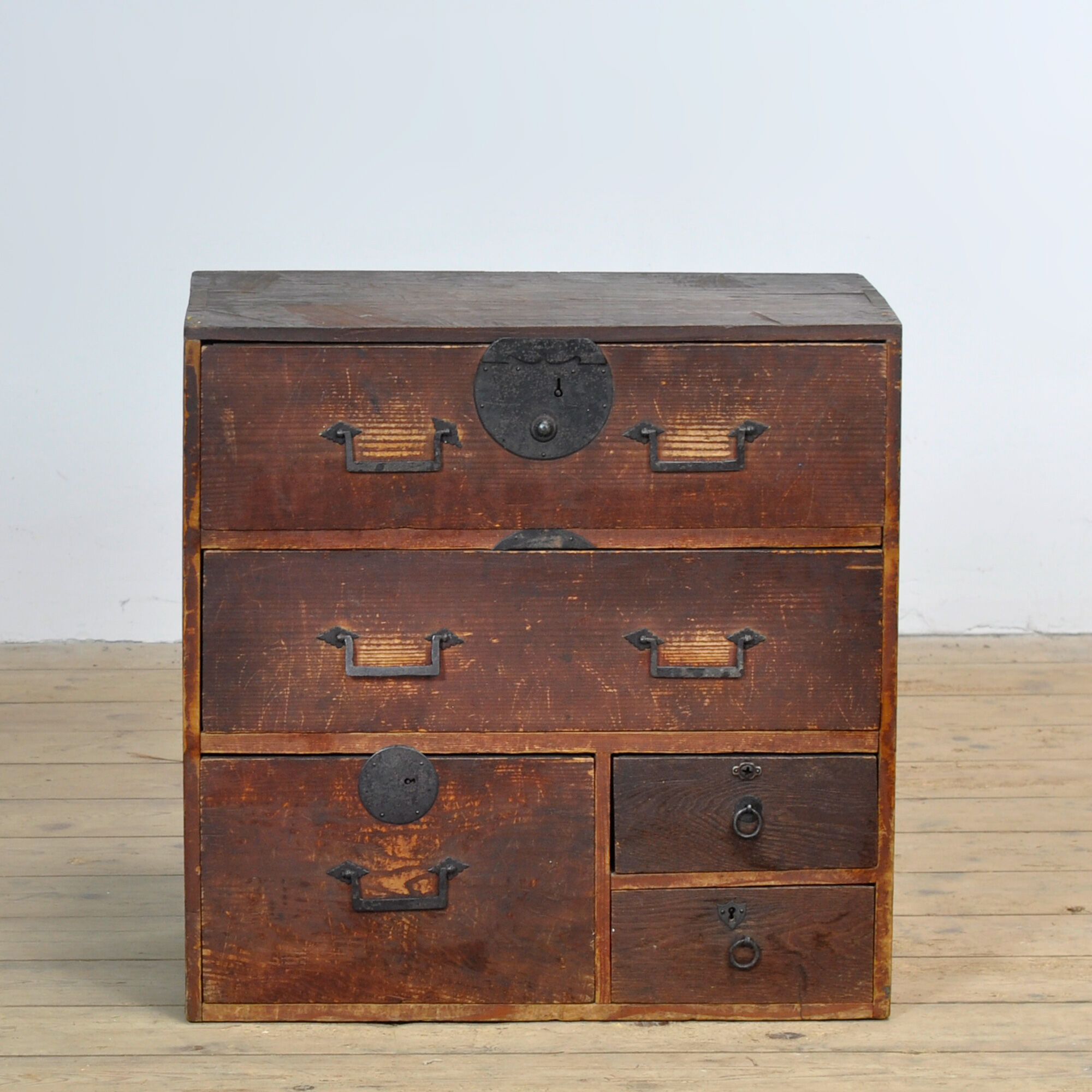 Small Japanese chest of drawers, circa 1900