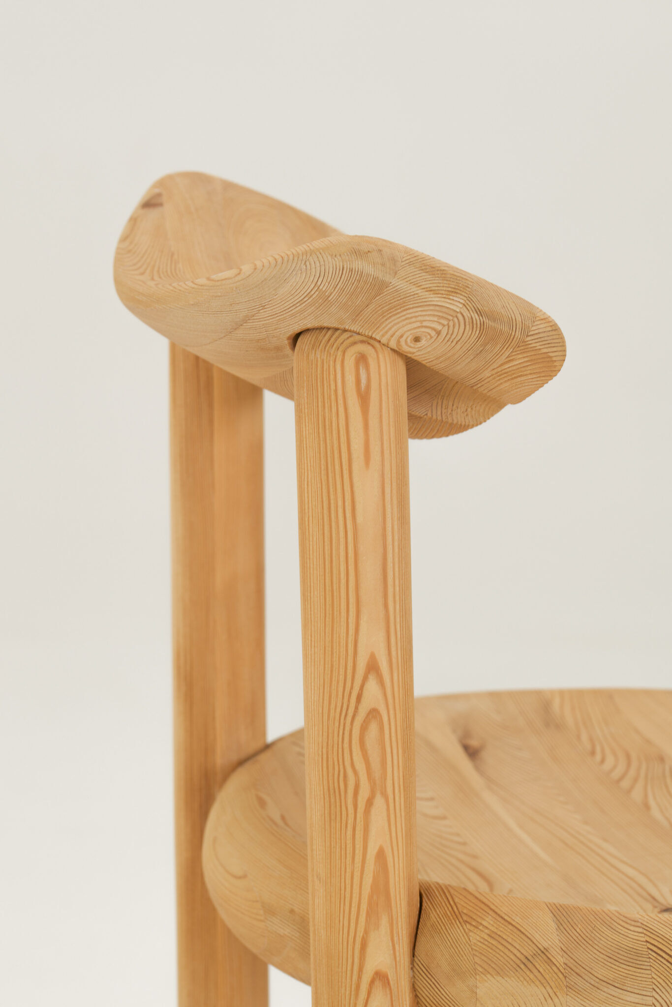 Set of 6 dining chairs in pine