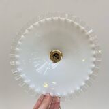 Paire de suspensions en opaline blanche