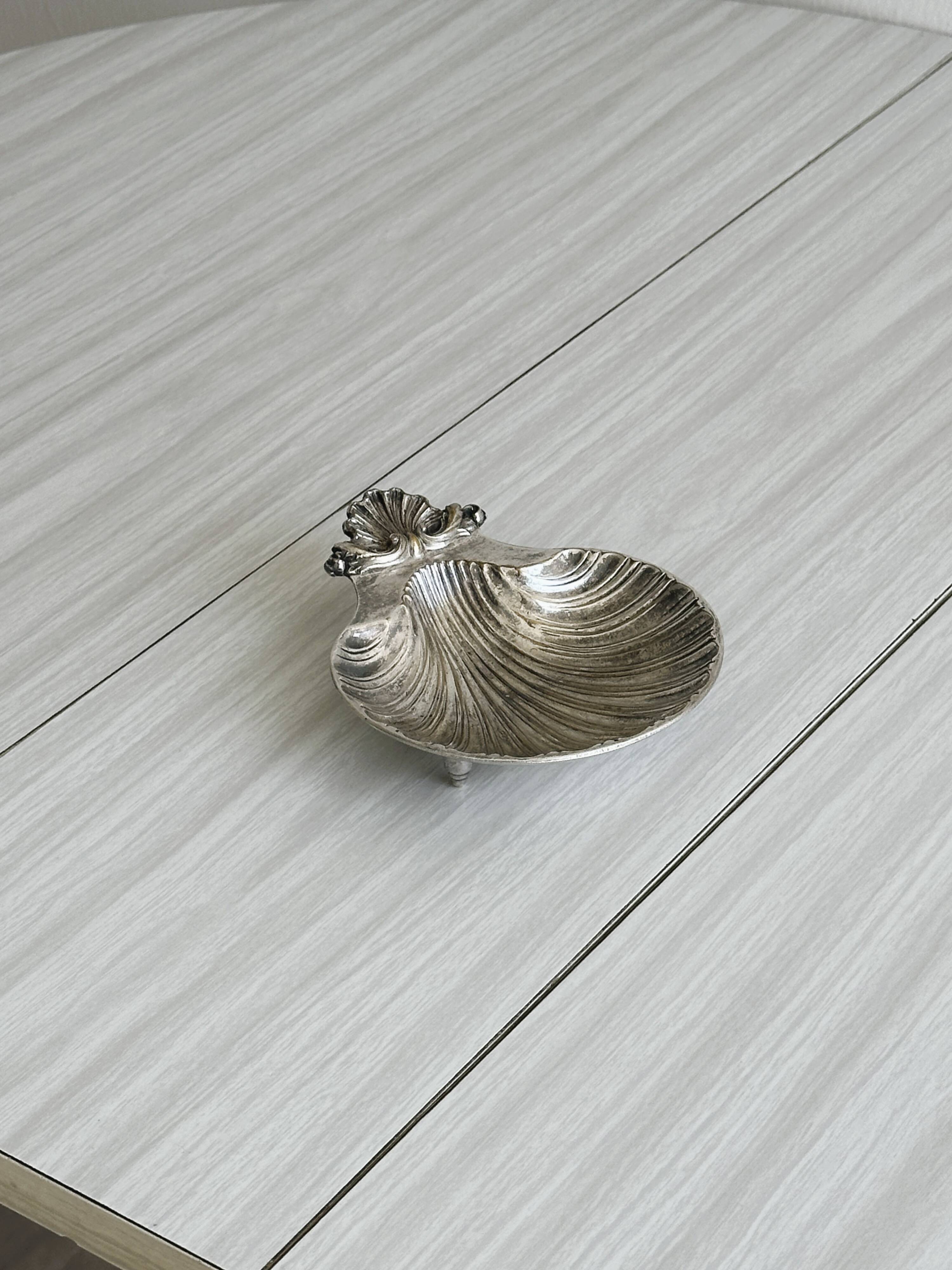 Metal shell pocket emptier