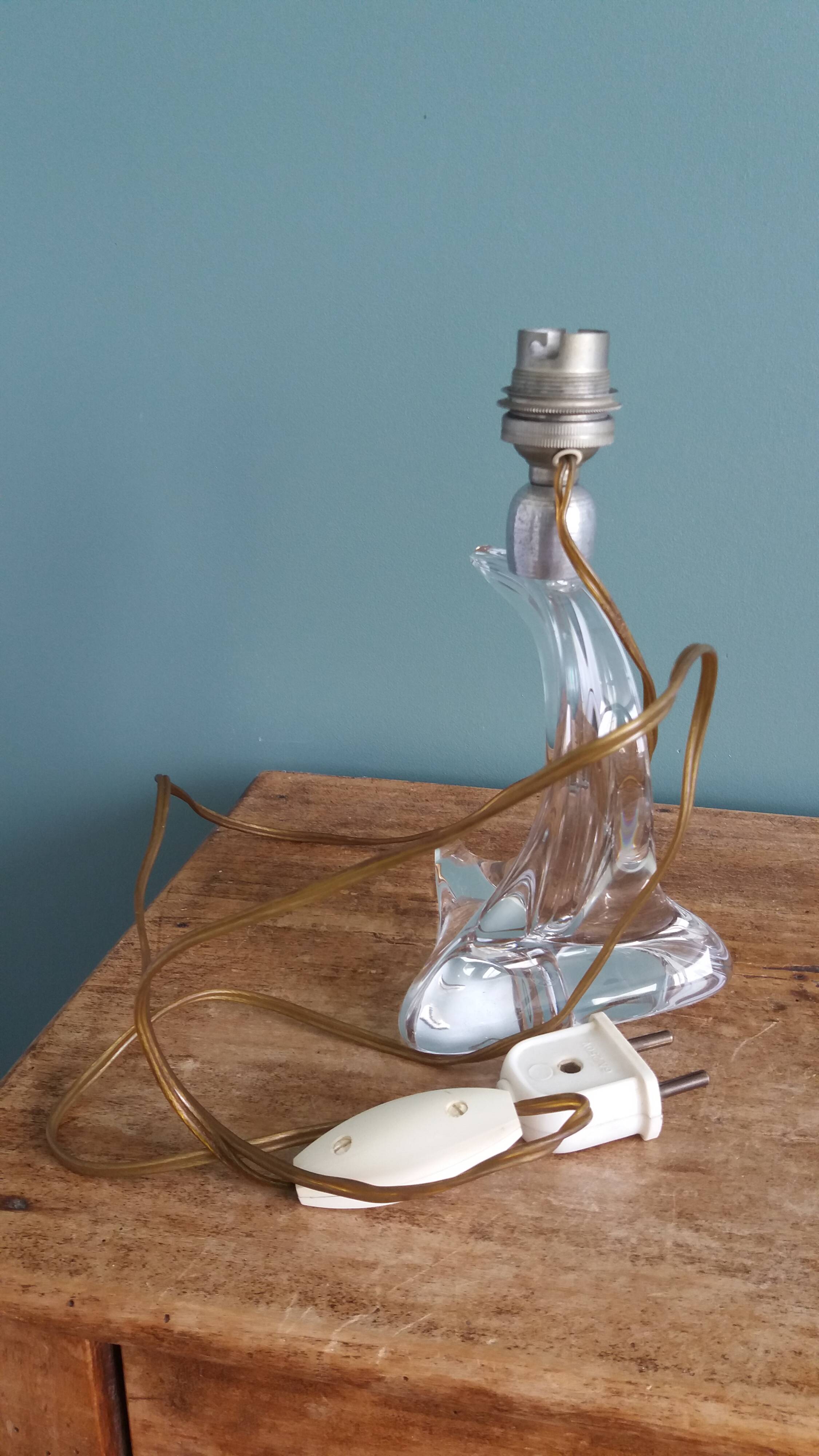 Saint-Louis crystal lamp with a free-form wave base.