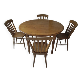 Table et 4 chaises en pin massif