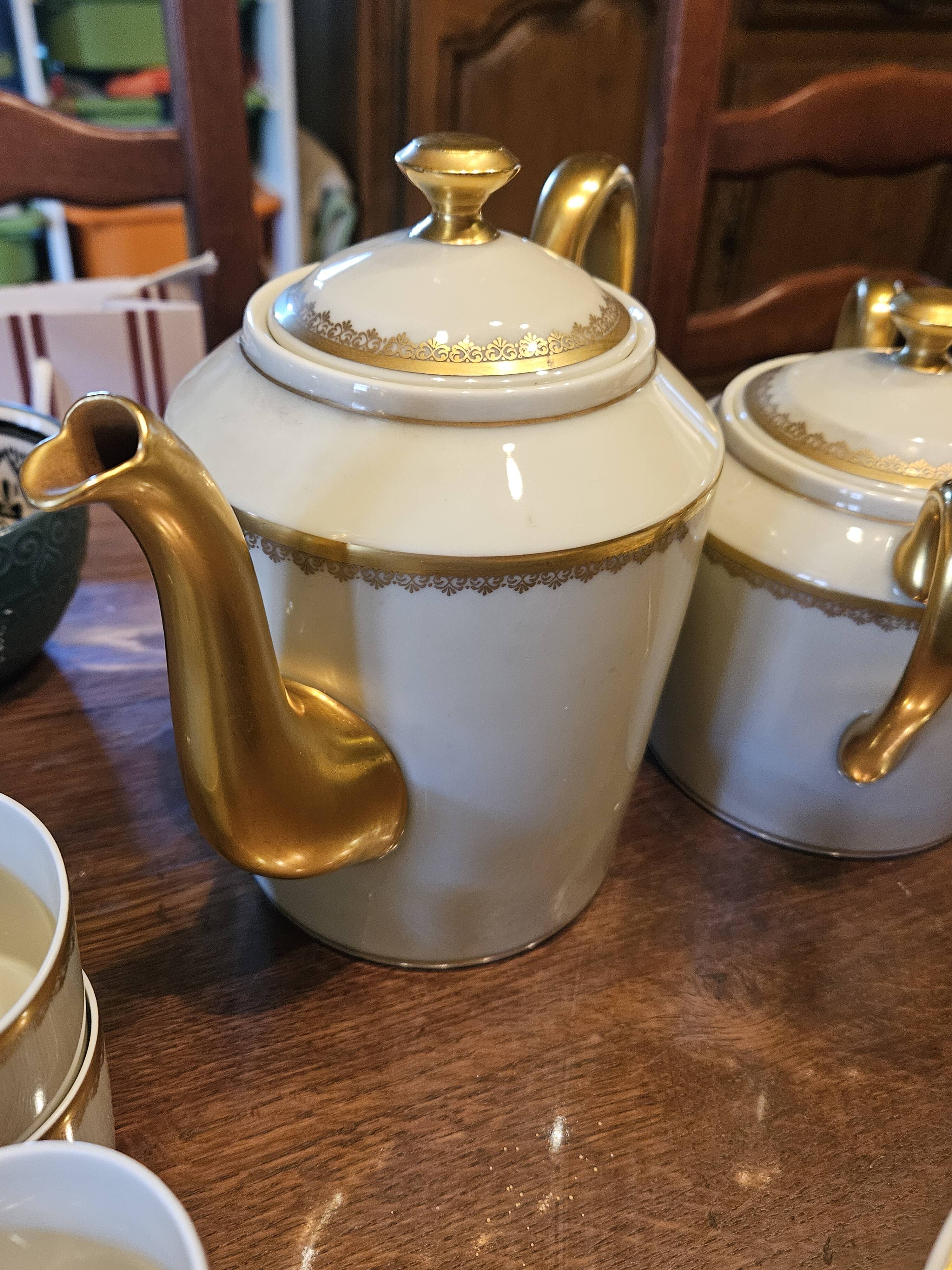 Old service A. Lanternier & Cie Limoges, 41 pieces, circa 1920/40.