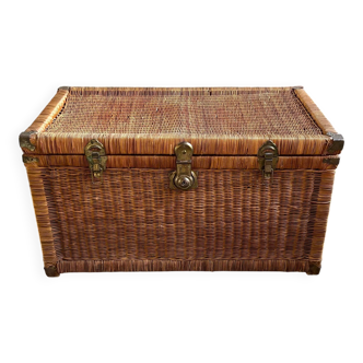 Basket, woven wicker trunk ☐ 91 x 49.5 cm