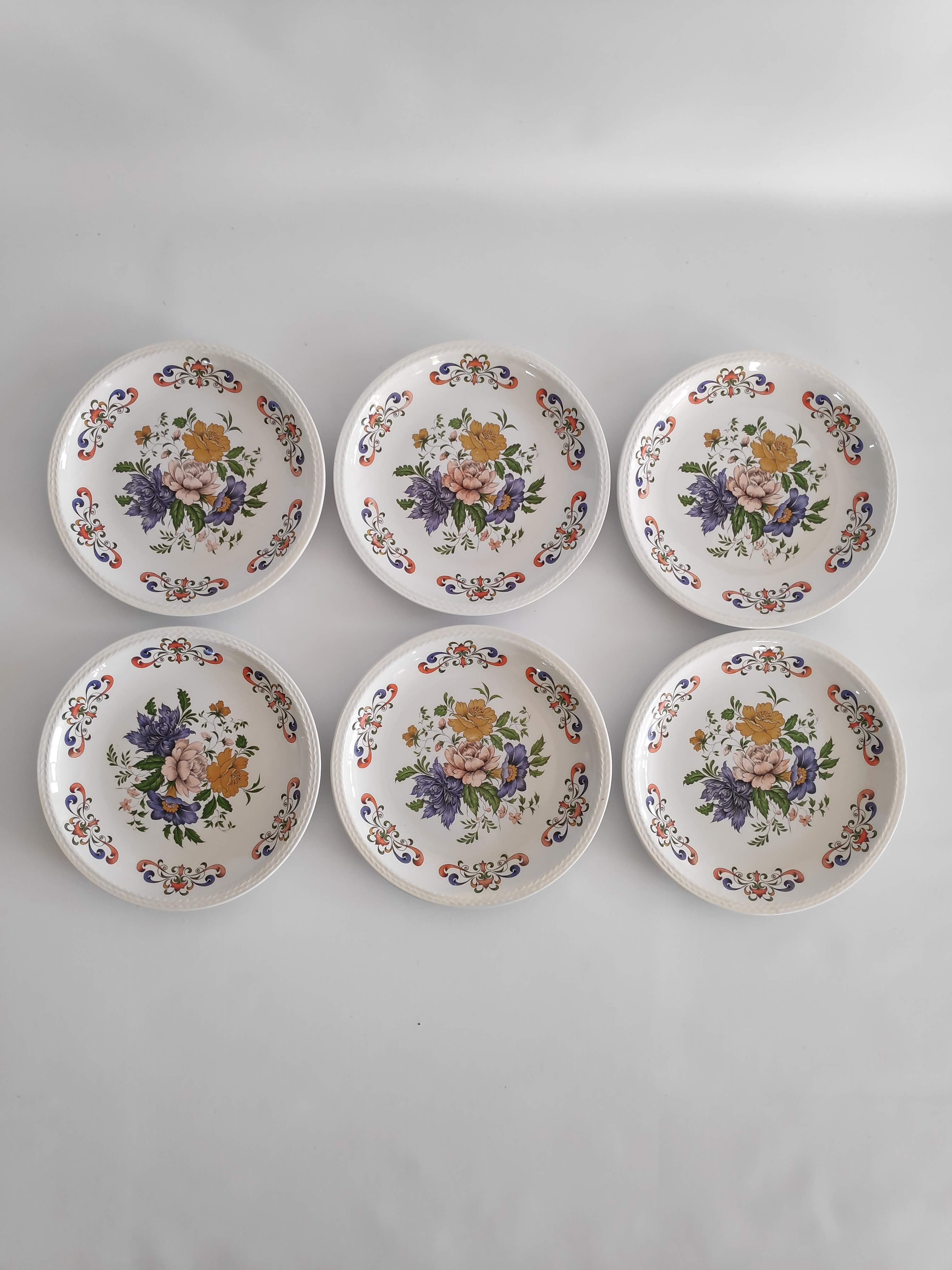 Set of 6 vintage flat plates Moulin des wolves floral motif