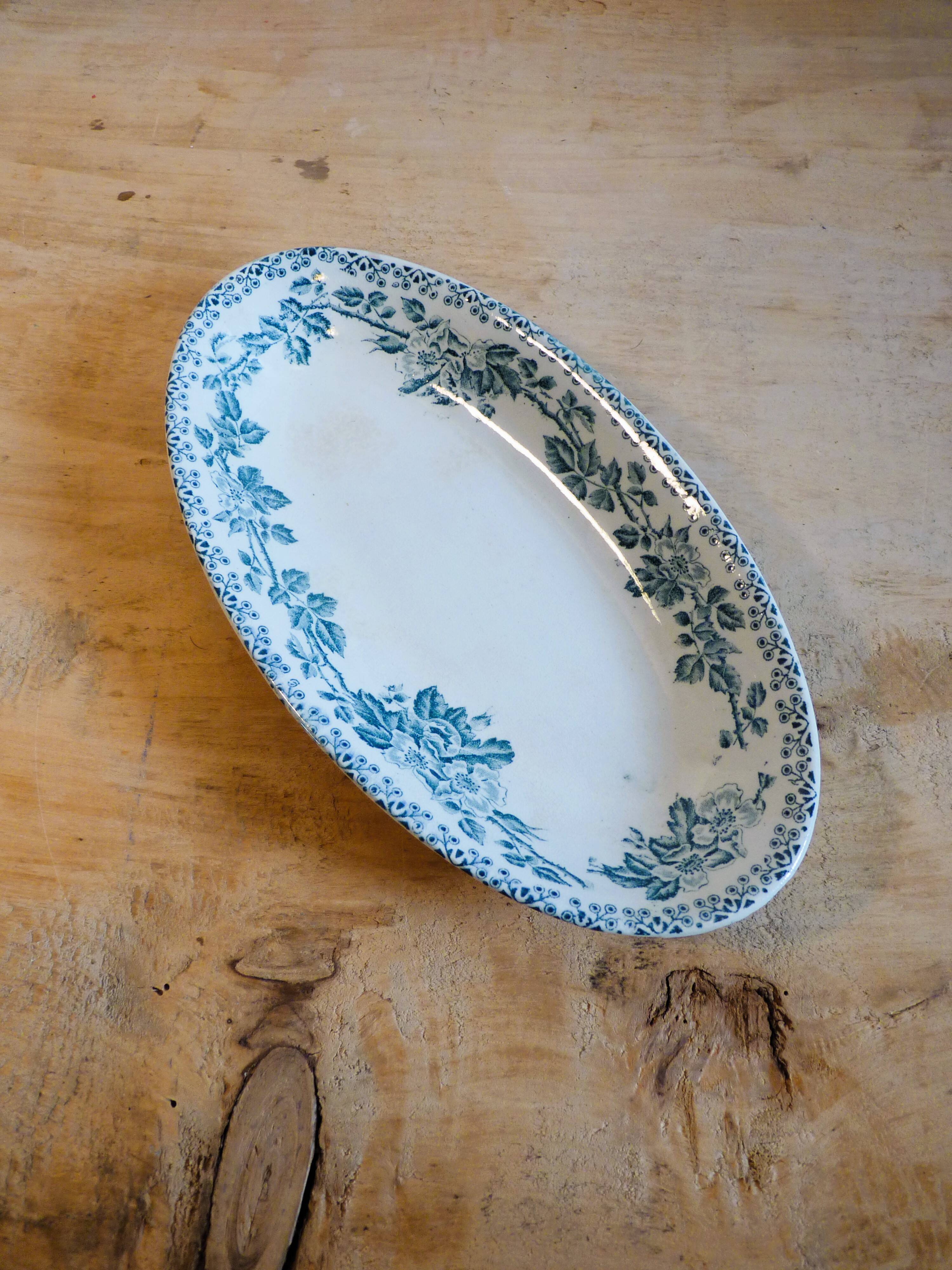 Oval ravier dish with floral decoration - "Guadeloupe" Terre de fer - Debray