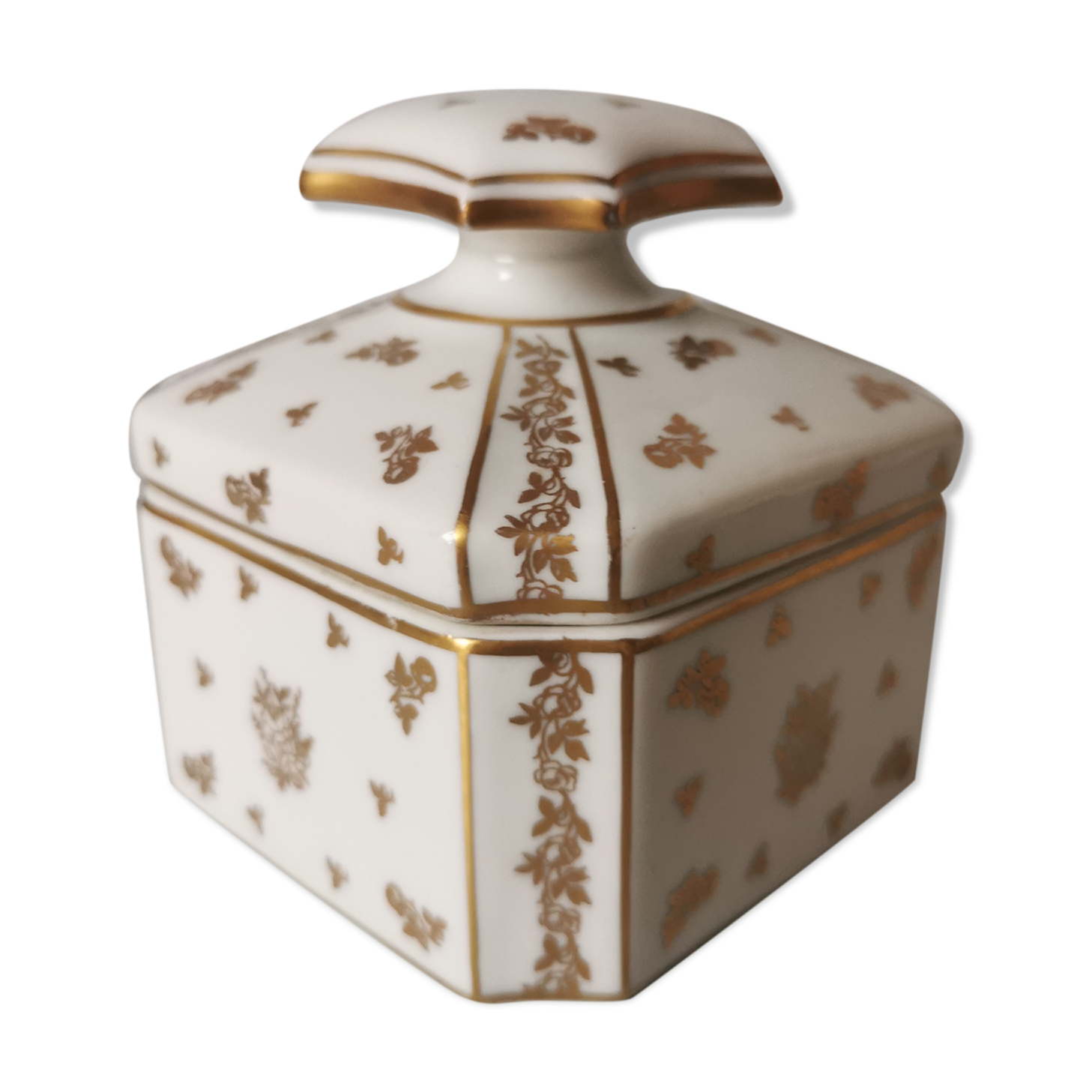 Porcelain bonbonnièree de Limoges