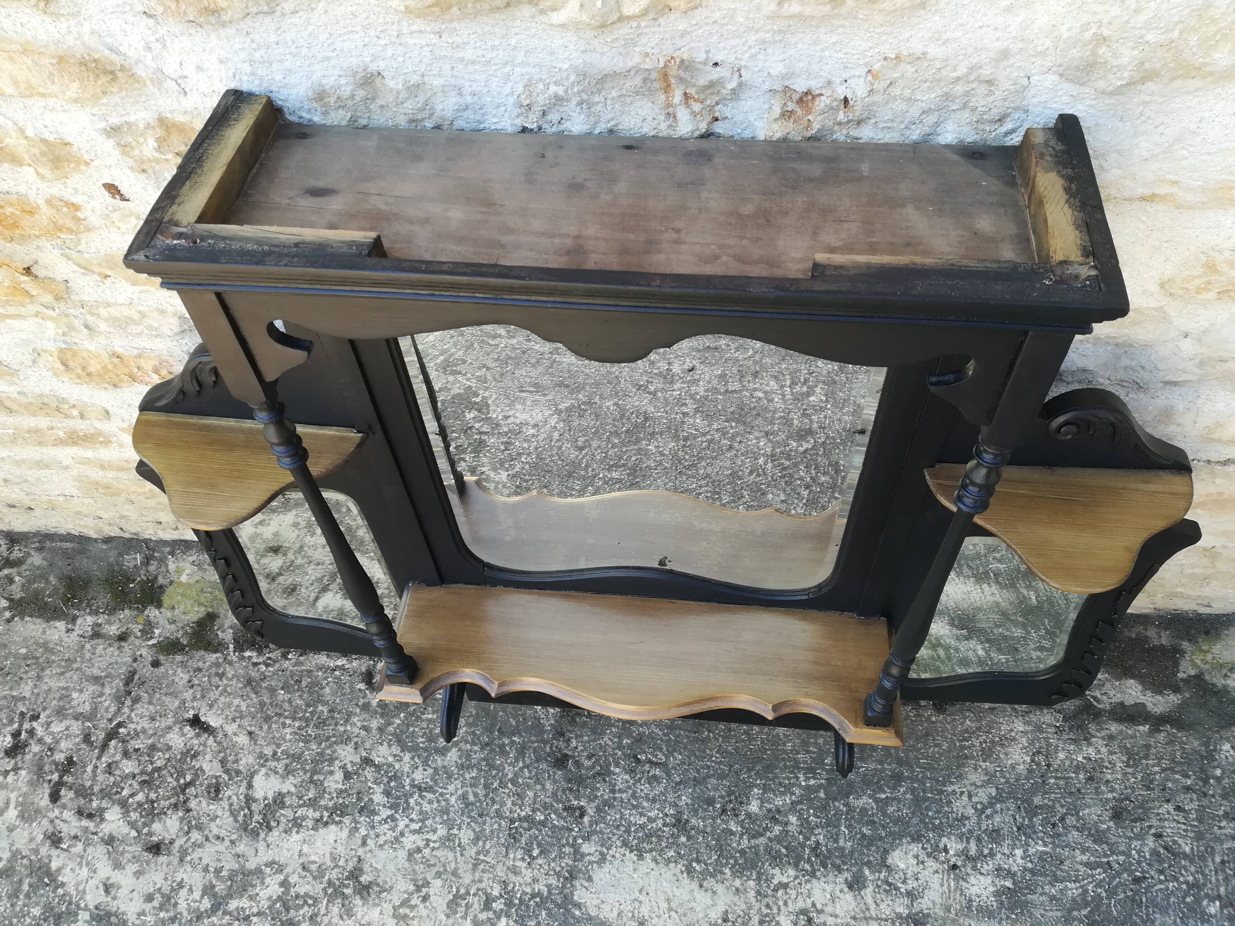 Napoleon III showcase shelf