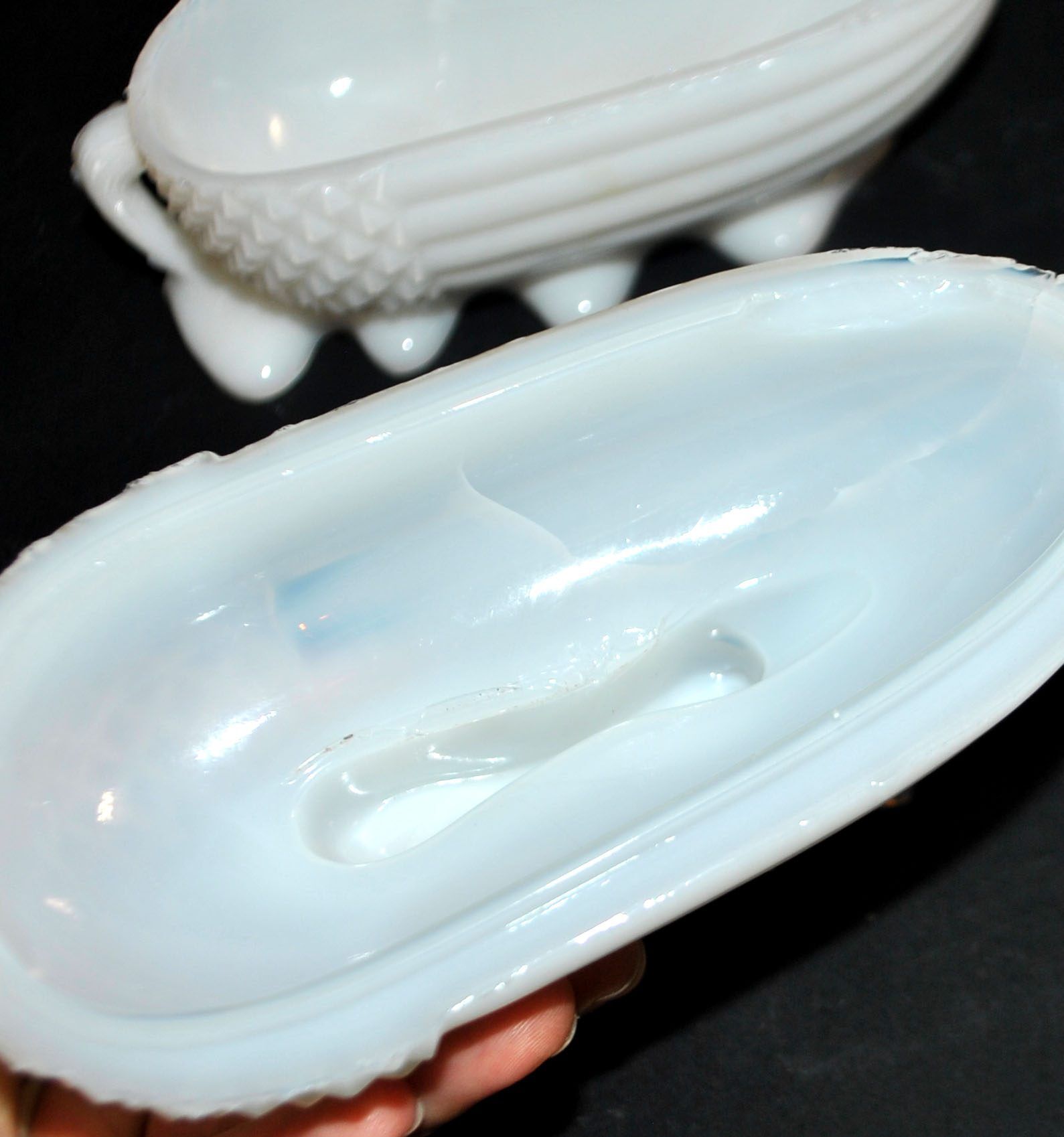 Sucrier écureuil en opaline blanche Vallerysthal, 1910