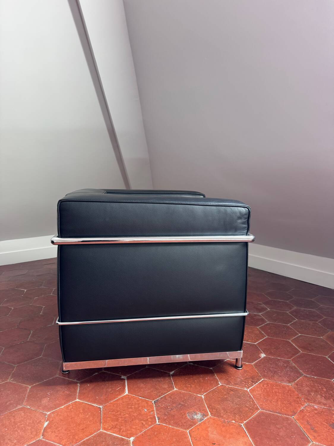 Black leather designer armchair – an elegant piece