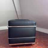 Black leather designer armchair – an elegant piece