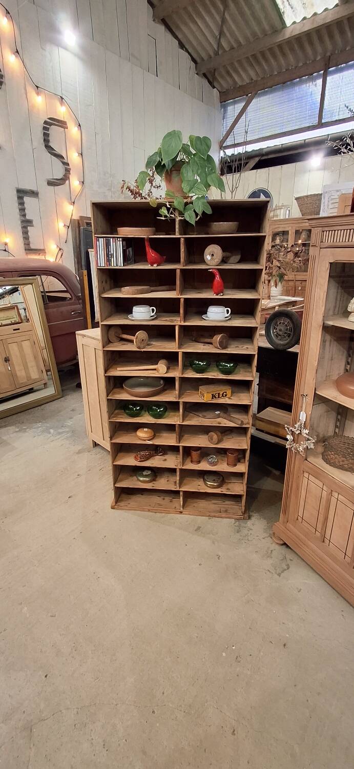 Meuble d'atelier à casiers