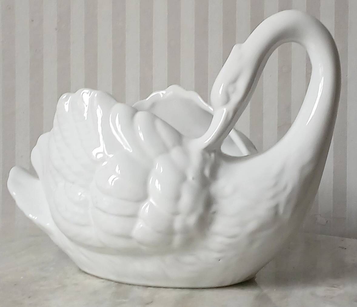 Ceramic swan plant pot