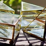 4 anciennes boites à bijoux en verre, laiton et miroir