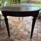 Extendable oval table