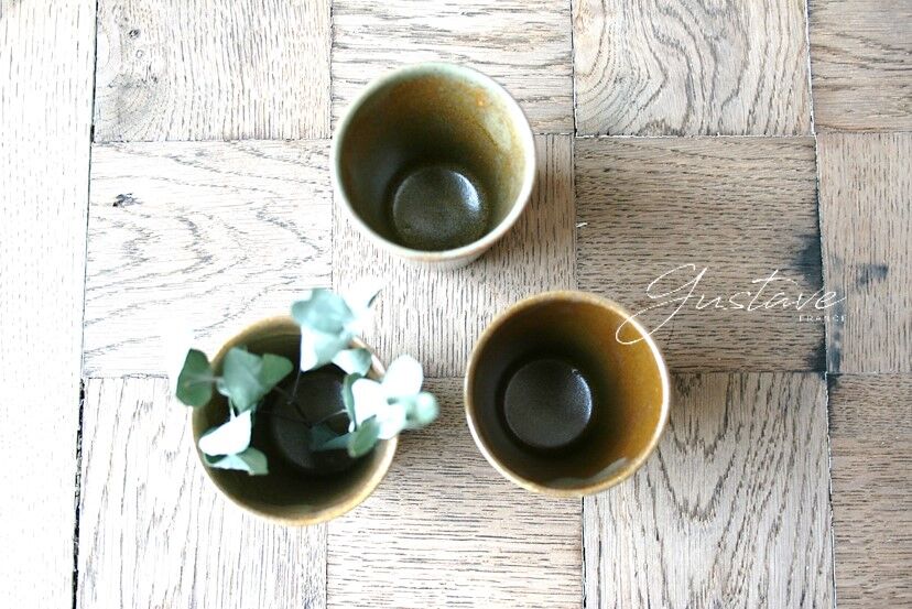 3 glasses/pots in sandstone