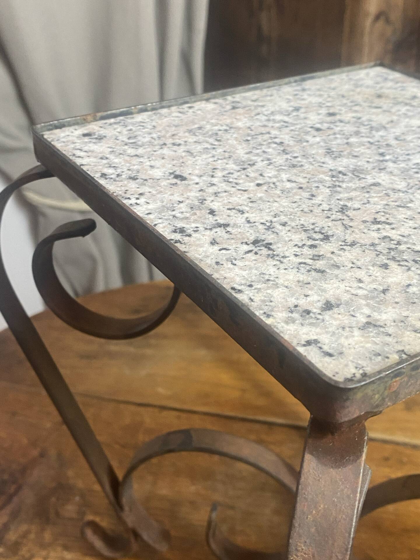 Occasional table in wrought iron and marble