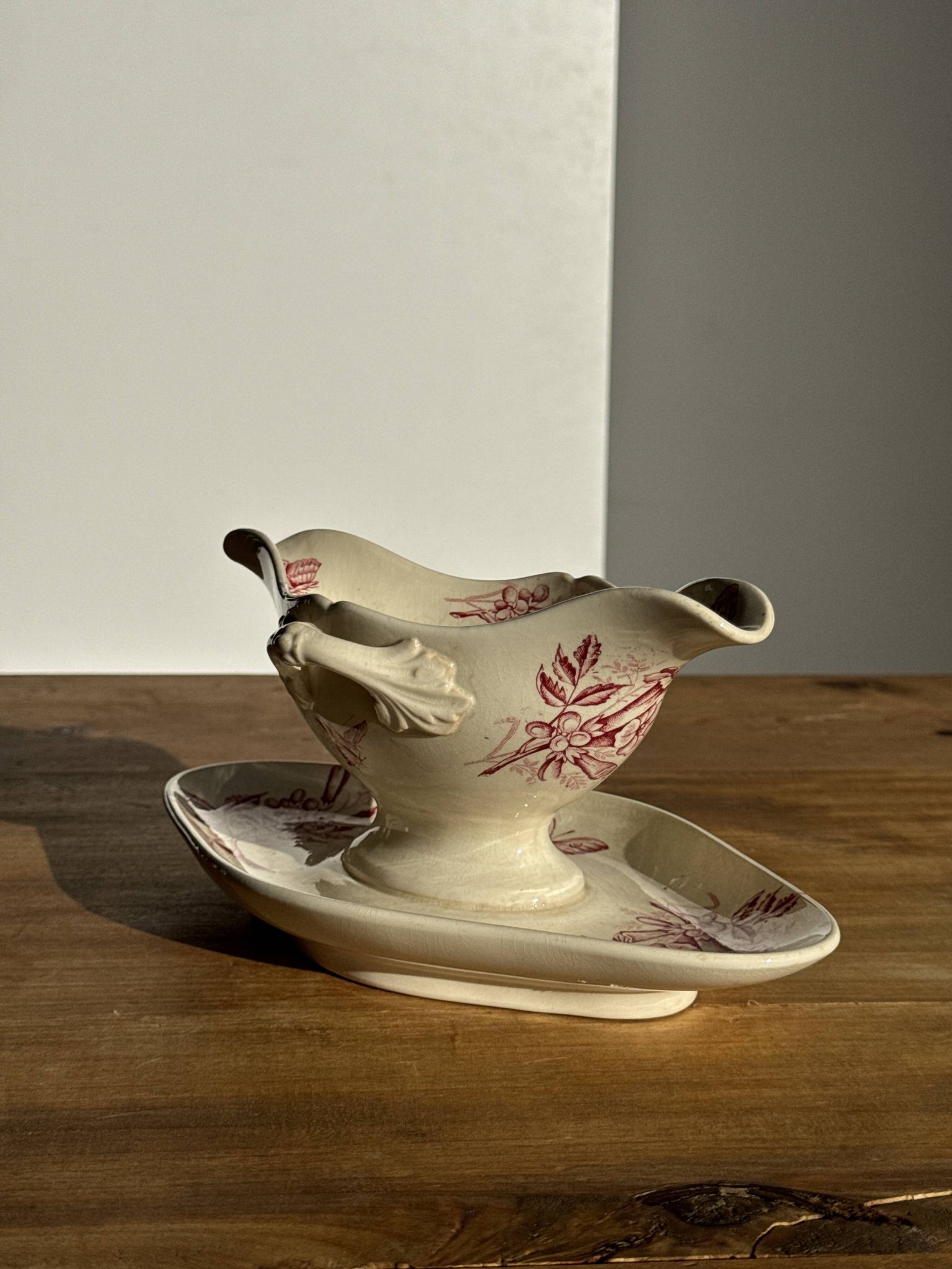 Saucier ancienne en faïence rose de Badonviller modèle Jasmin