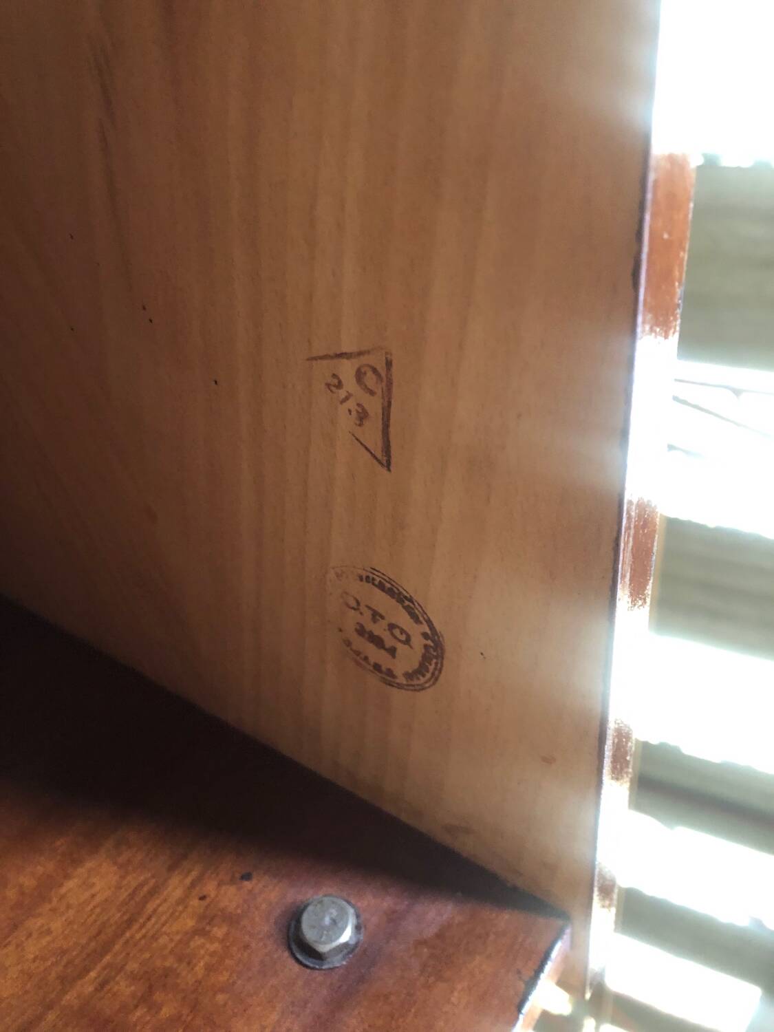 Scandinavian sled base desk