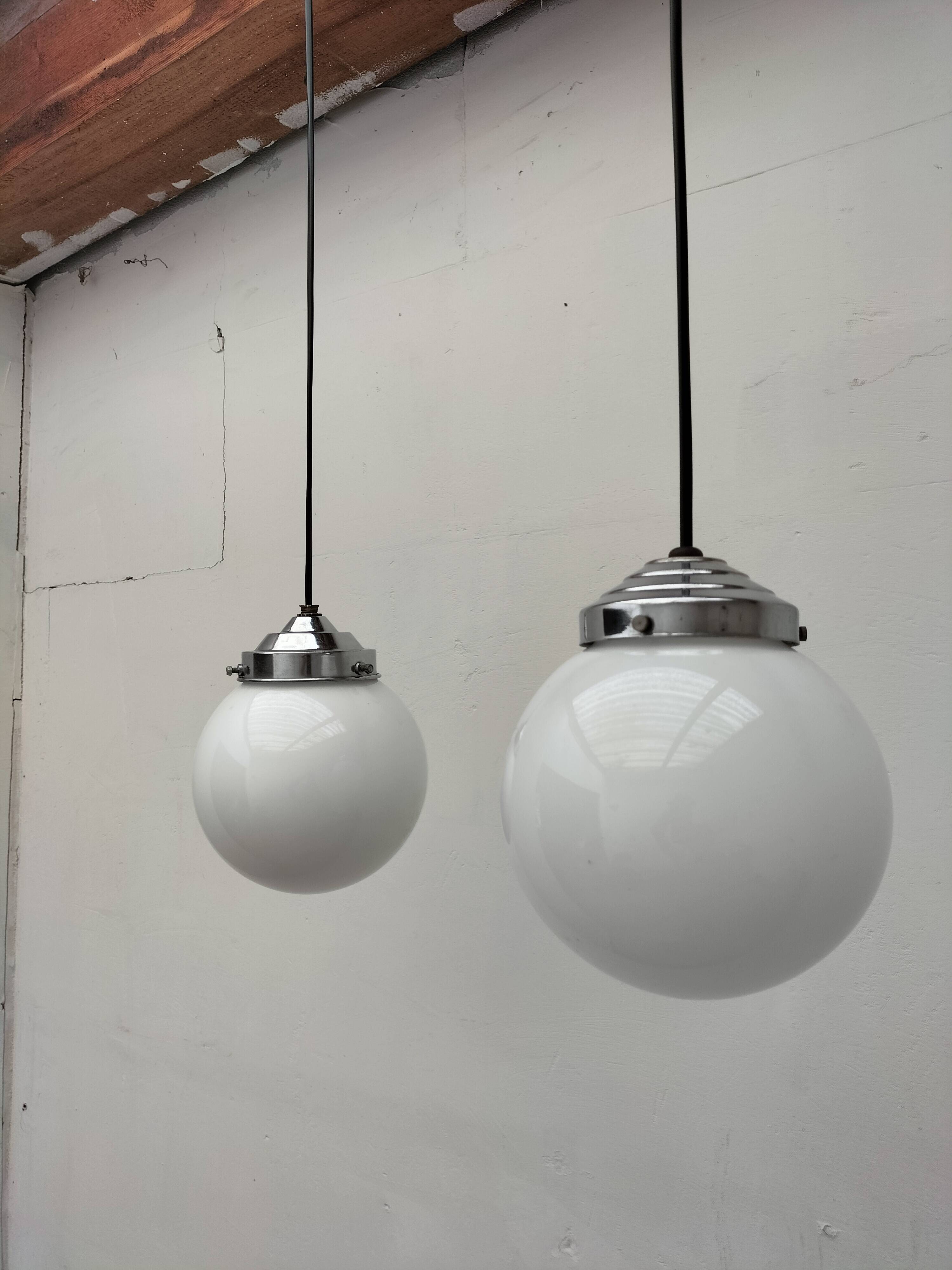 Opaline ball suspensions