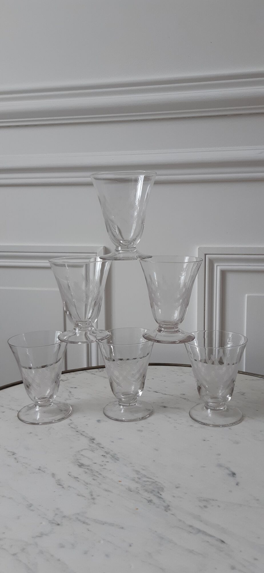 Set of 6 wine glasses on feet engraved years 50-60