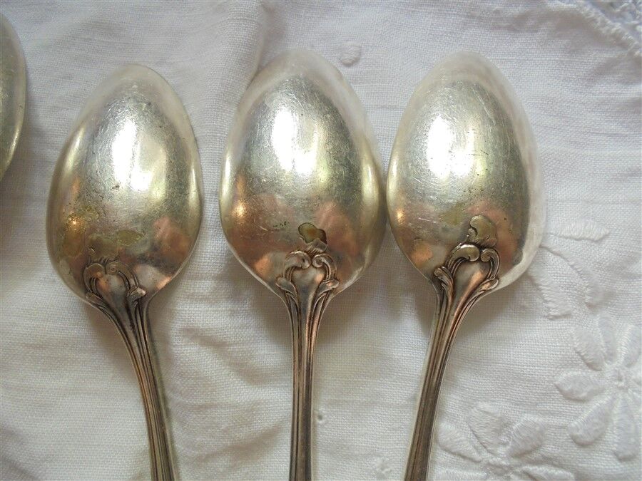 8 teaspoons made of silver metal