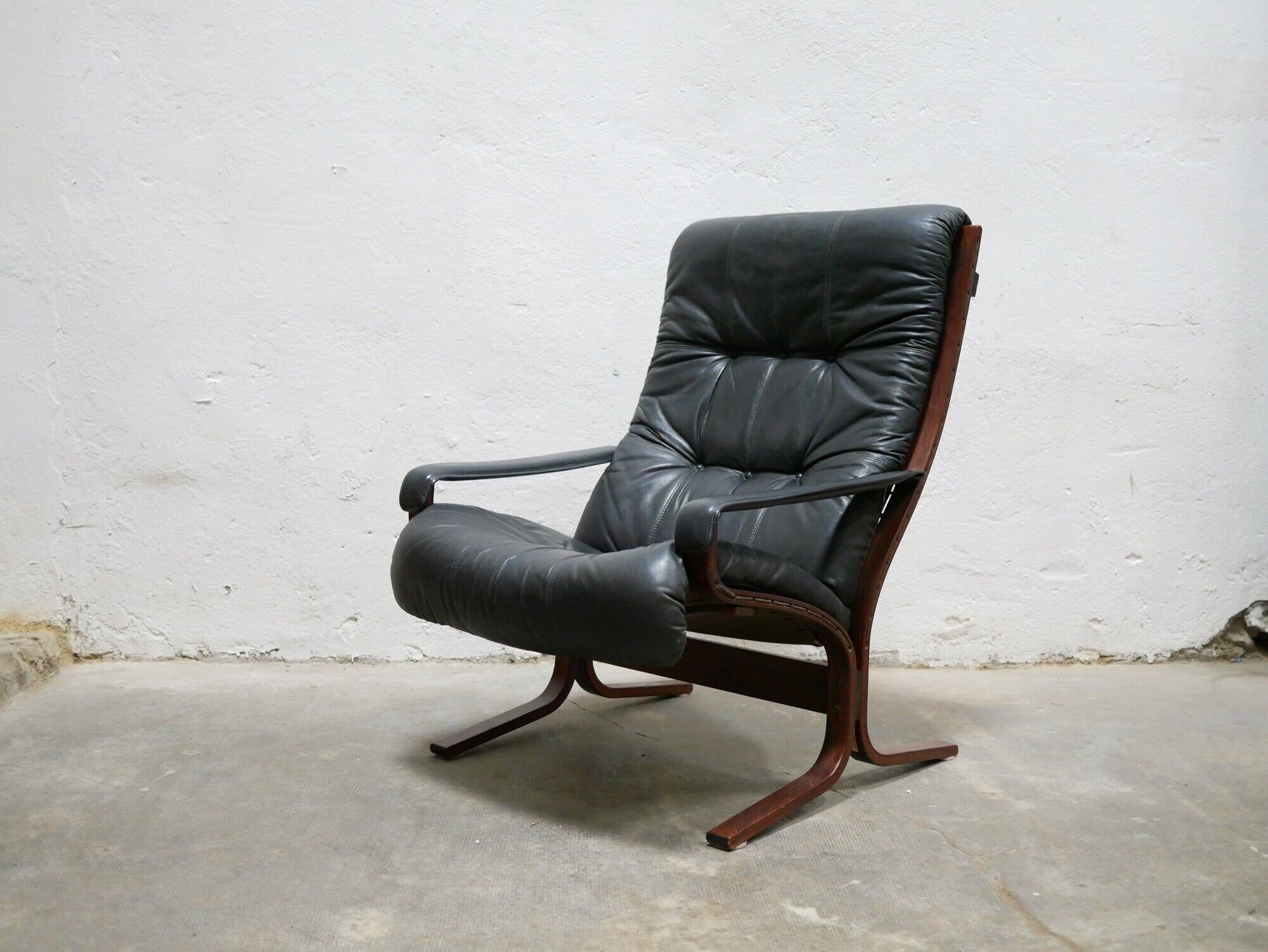 Siesta Scandinavian armchair in black leather by Ingmar Relling for Westnofa editions