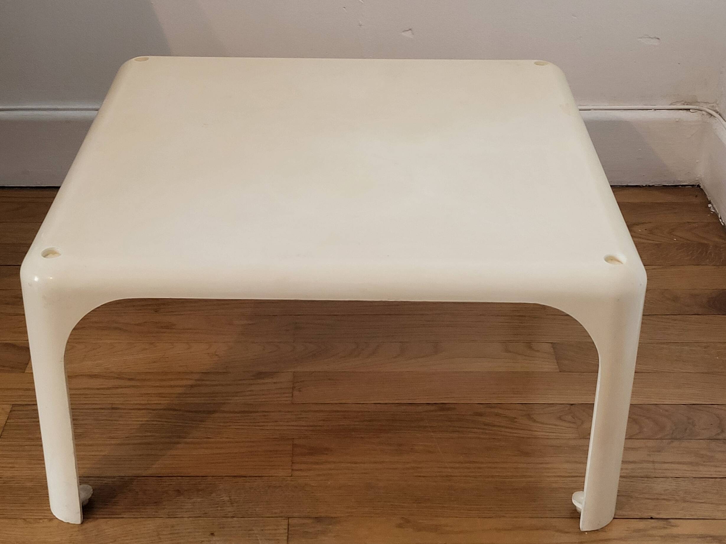 DEMETRIO 45 white coffee table design Vico Magistretti by Artemide Italy 1960