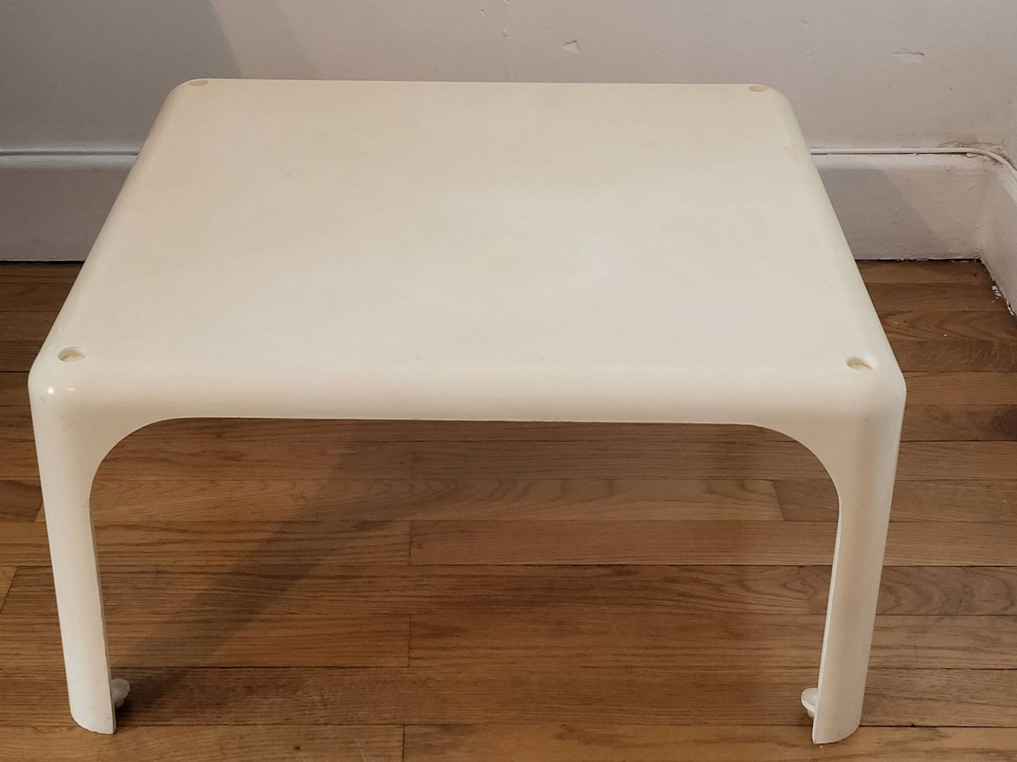 DEMETRIO 45 white coffee table design Vico Magistretti by Artemide Italy 1960